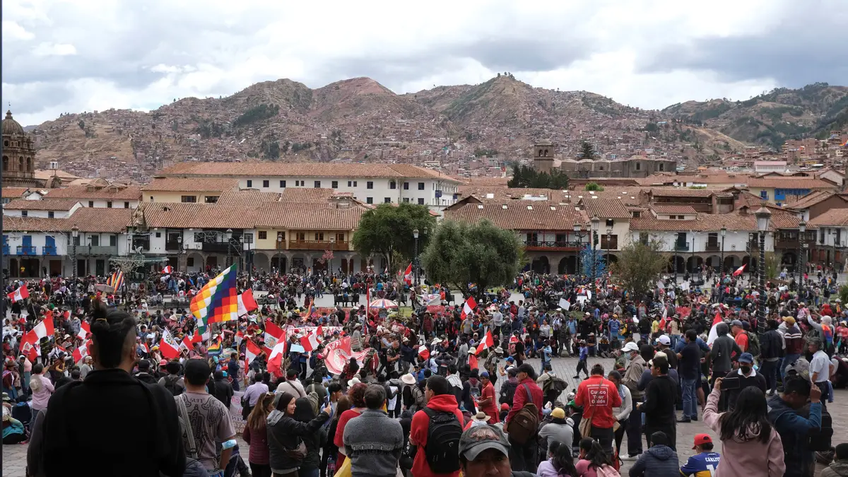 Peru declara estado de emergência após uma semana de violentos protestos.