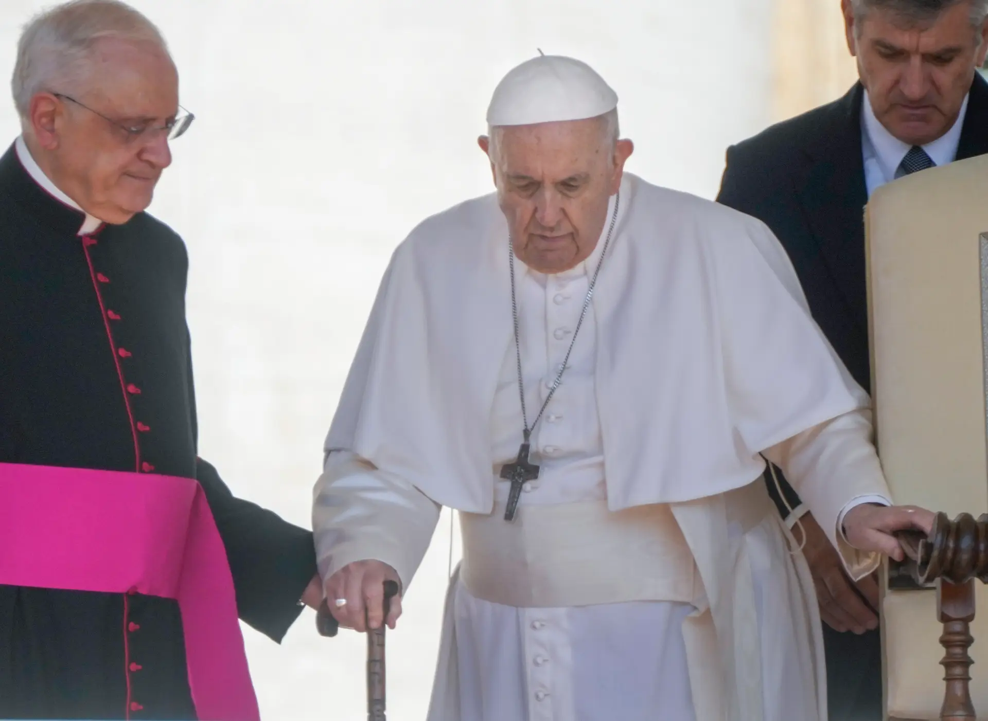 Papa Francisco diz que assinou há nove anos carta de demissão caso saúde se deteriore