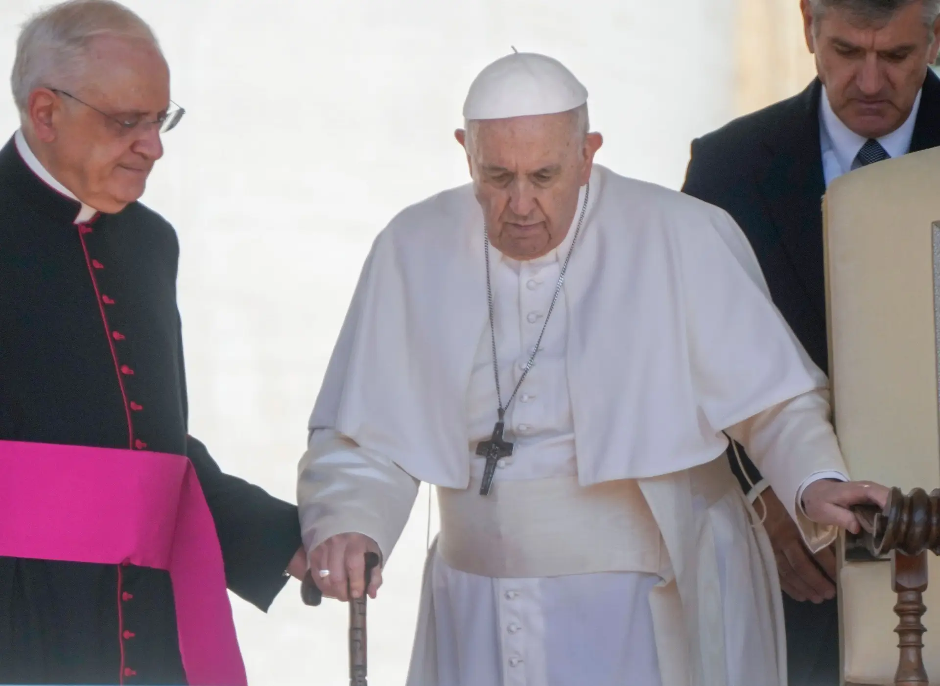 Papa Francisco está estável e a melhorar claramente - SIC Notícias