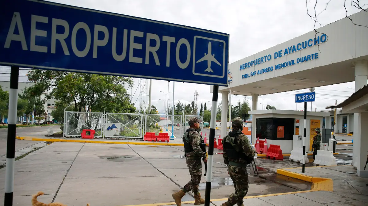 A maior parte dos aeroportos continuam encerrados. De acordo com a diplomacia portuguesa, os aeroportos de Cusco e Lima já estão operacionais.