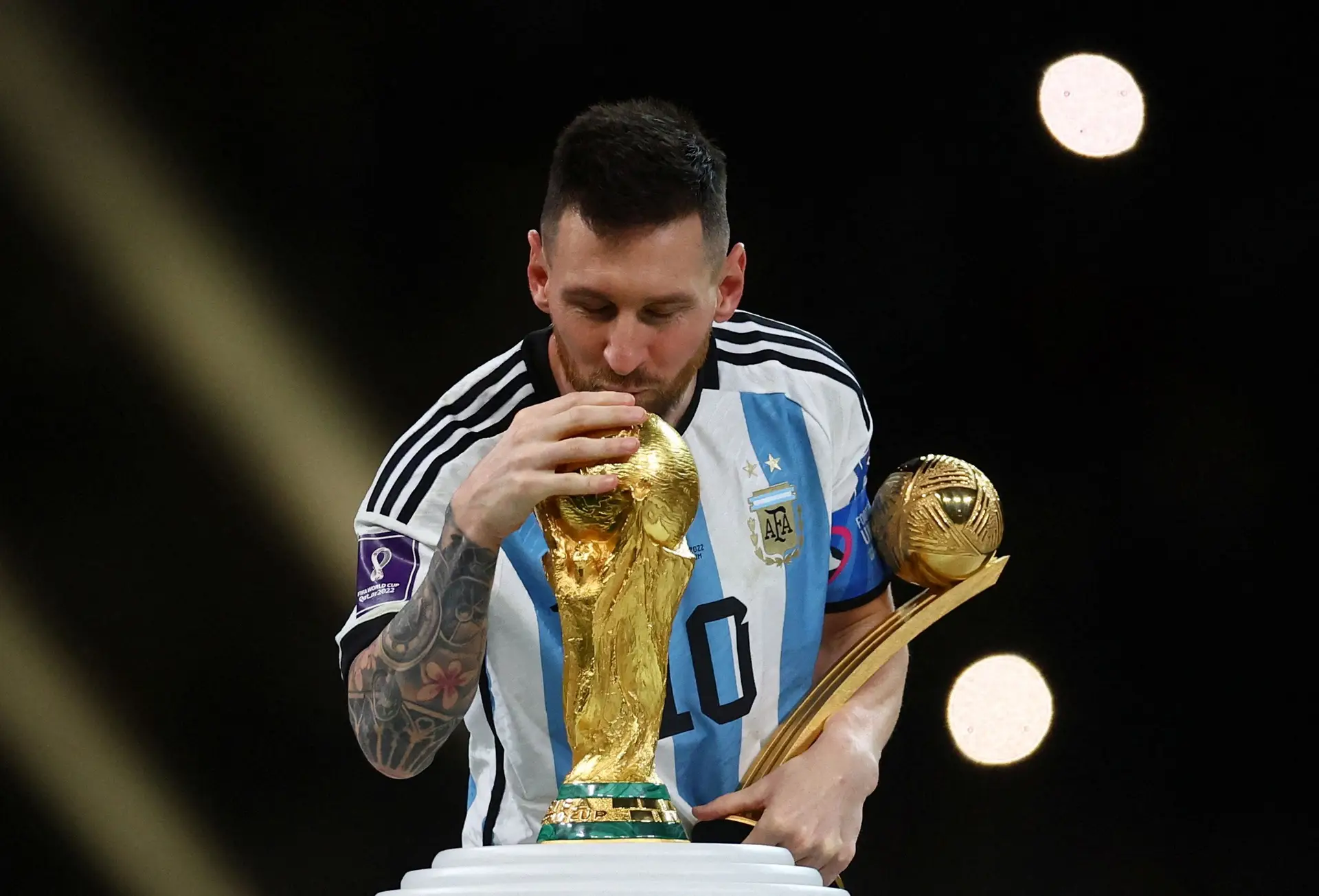 Qatar 2022: Confederação Sul-Americana de Futebol diz que a taça está "de regresso a casa"