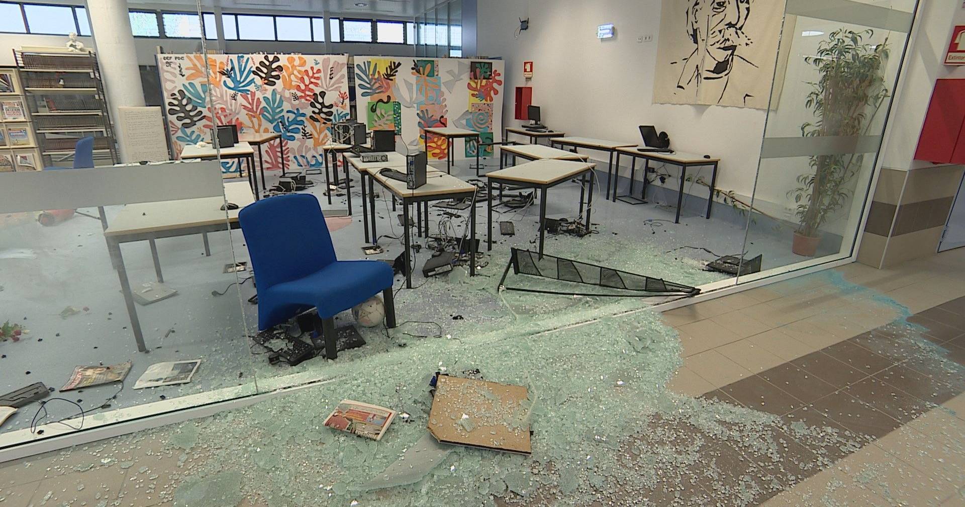 Menores que vandalizaram escola