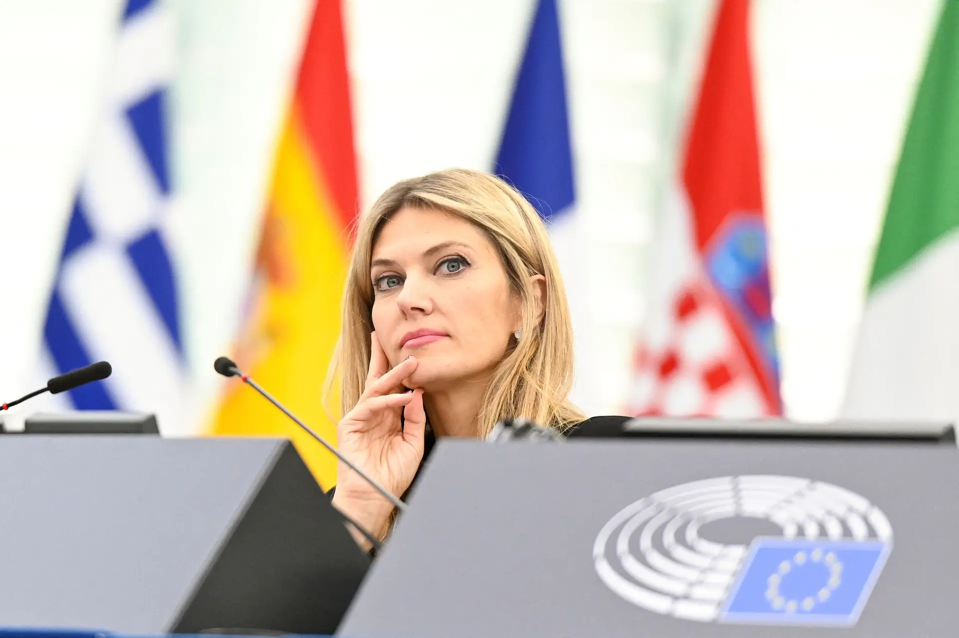 Eva Kaili confessa que sabia da existência de grandes quantias de dinheiro em casa
