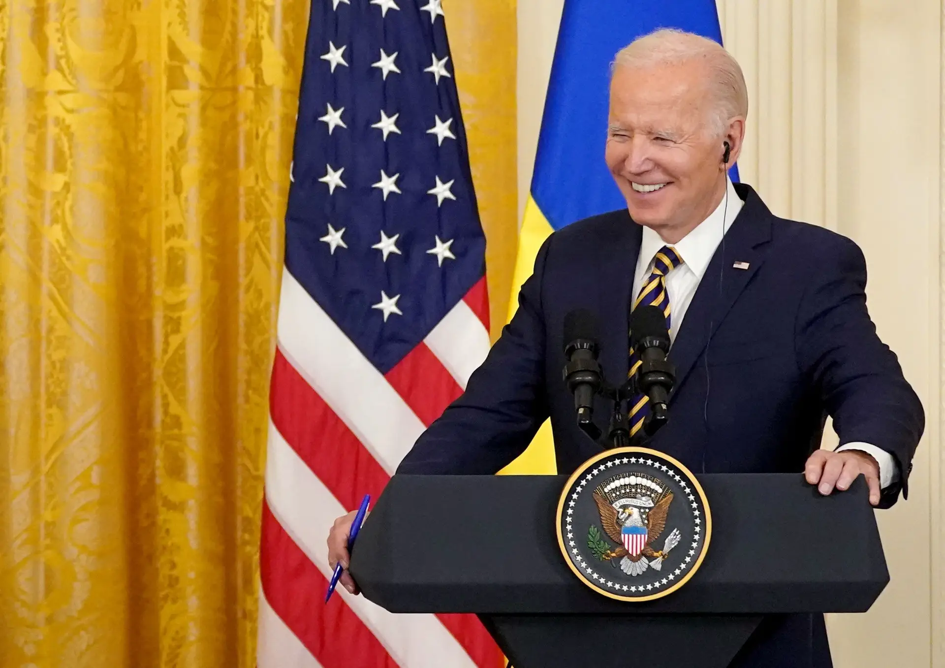 Biden garante que vai manter ajuda militar e humanitária à Ucrânia