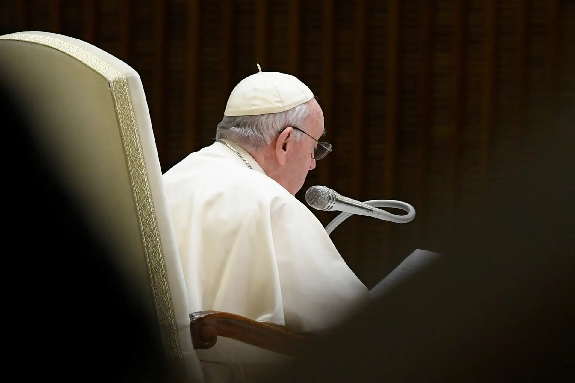 Papa rejeita "guerras santas" e adverte para um "demónio" no Vaticano