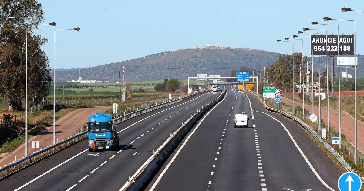 A1 cortada no sentido norte-sul em Vila Nova de Gaia devido a incêndio em camião