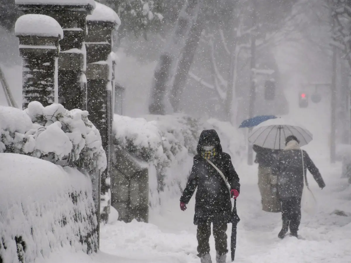 Mau tempo e forte queda de neve nos EUA, Canadá e Japão