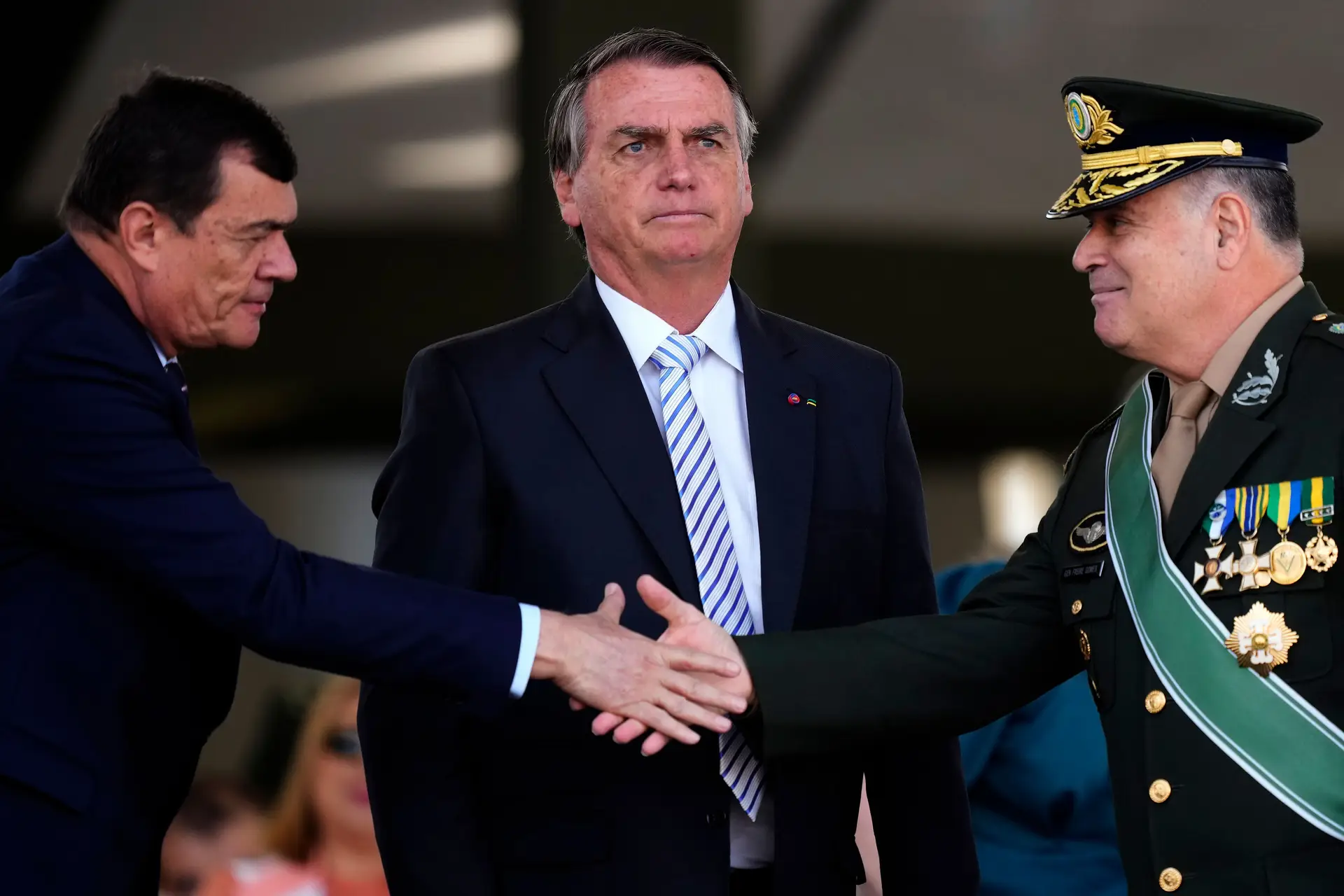 Exército brasileiro reafirma missão constitucional contra pressões de "bolsonaristas"