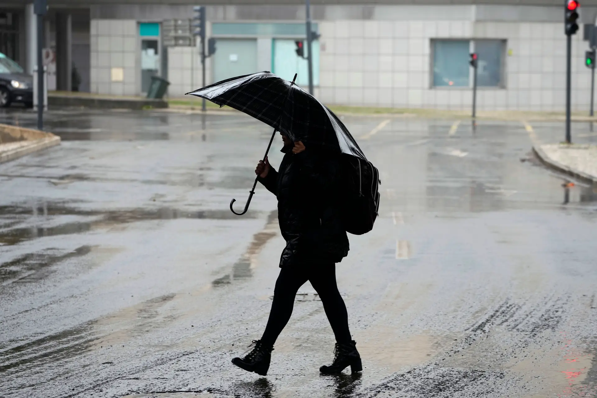 Previsão de chuva deixa vários distritos sob aviso amarelo até à passagem de ano
