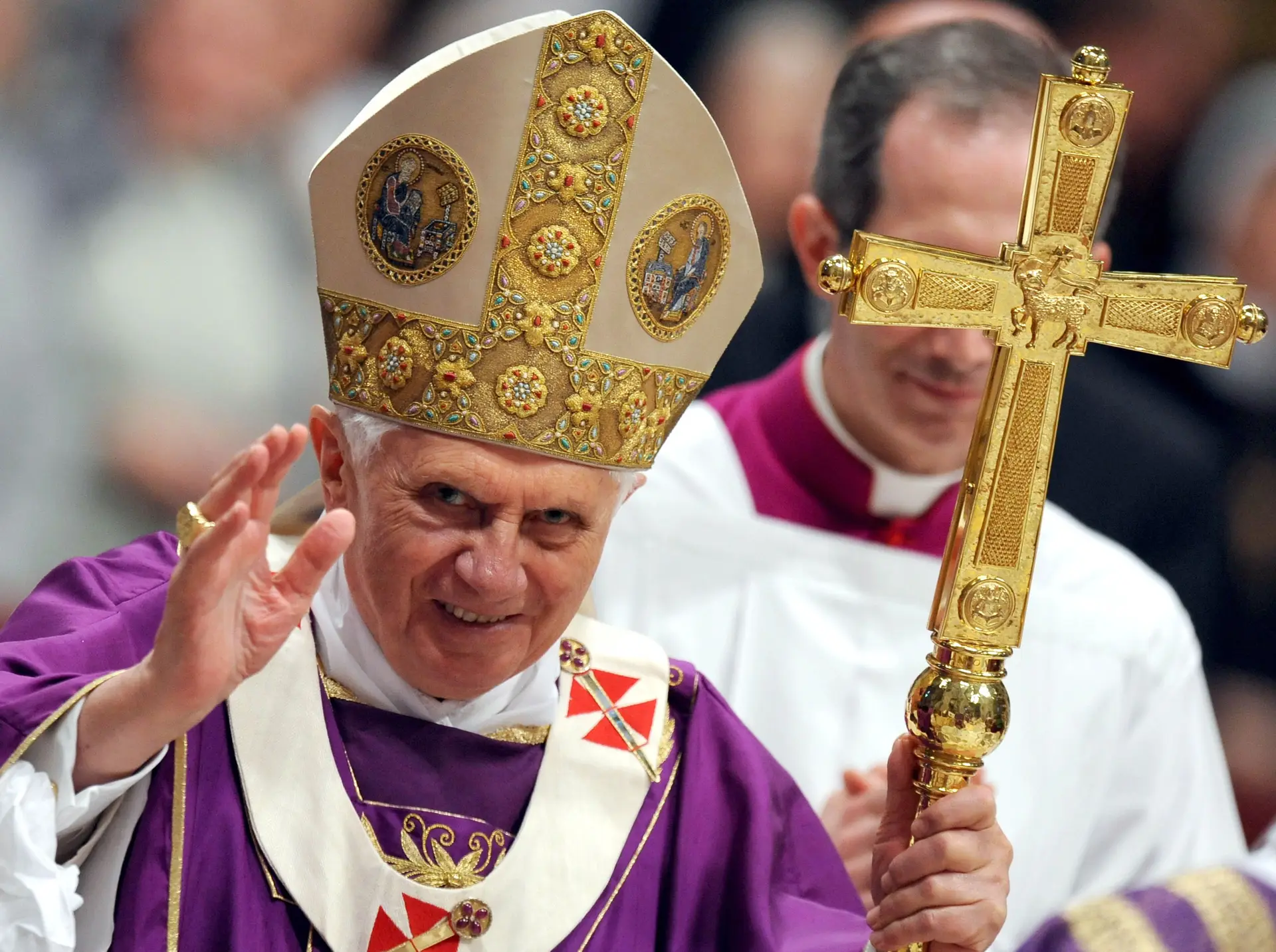 Santos Silva destaca "estatura intelectual" do Papa emérito Bento XVI