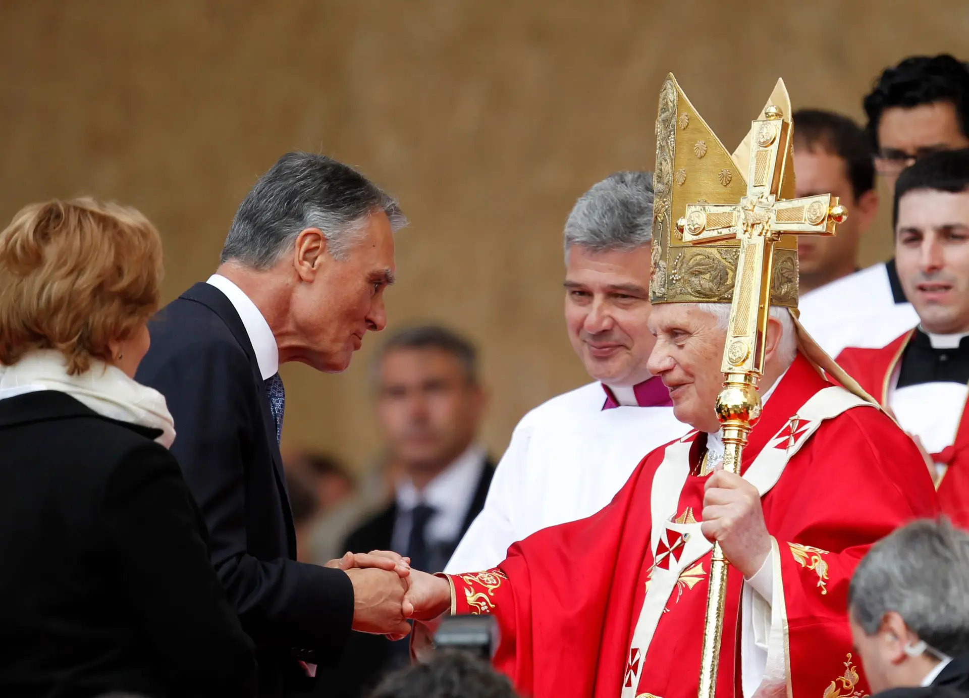 Cavaco Silva destaca "a sabedoria, a humildade e a serenidade" de Bento XVI