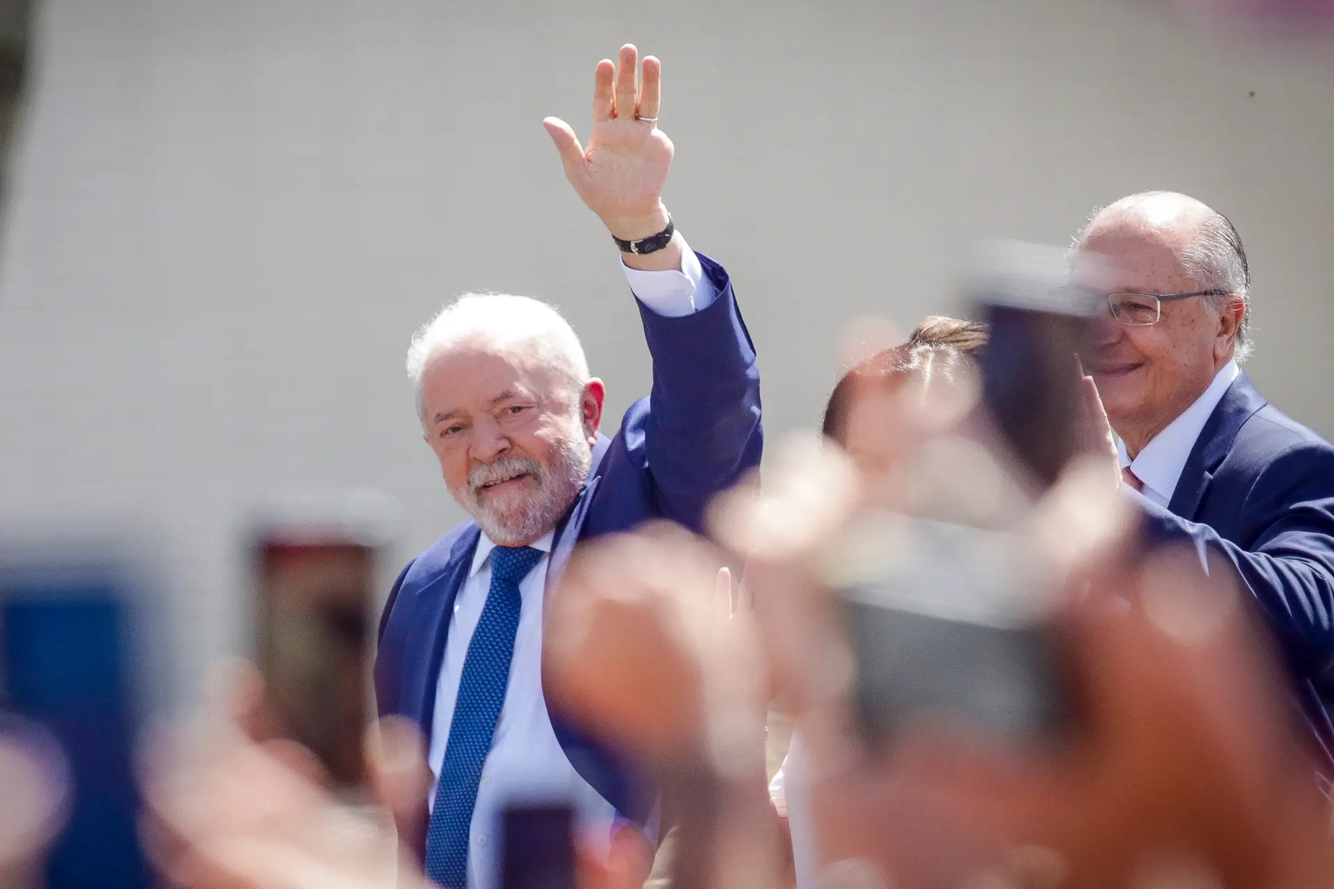 Lula da Silva anuncia revogação de lei das armas no Brasil