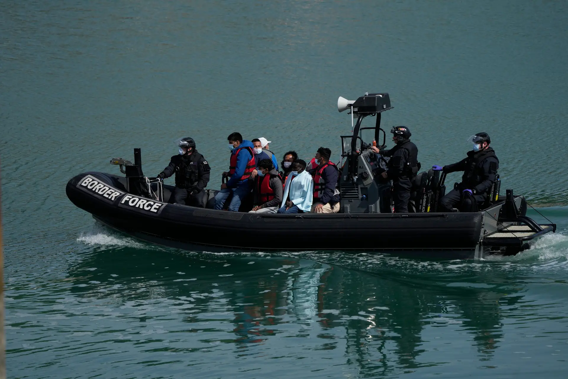 Mais de 45 mil migrantes atravessaram ilegalmente o Canal da Mancha em 2022