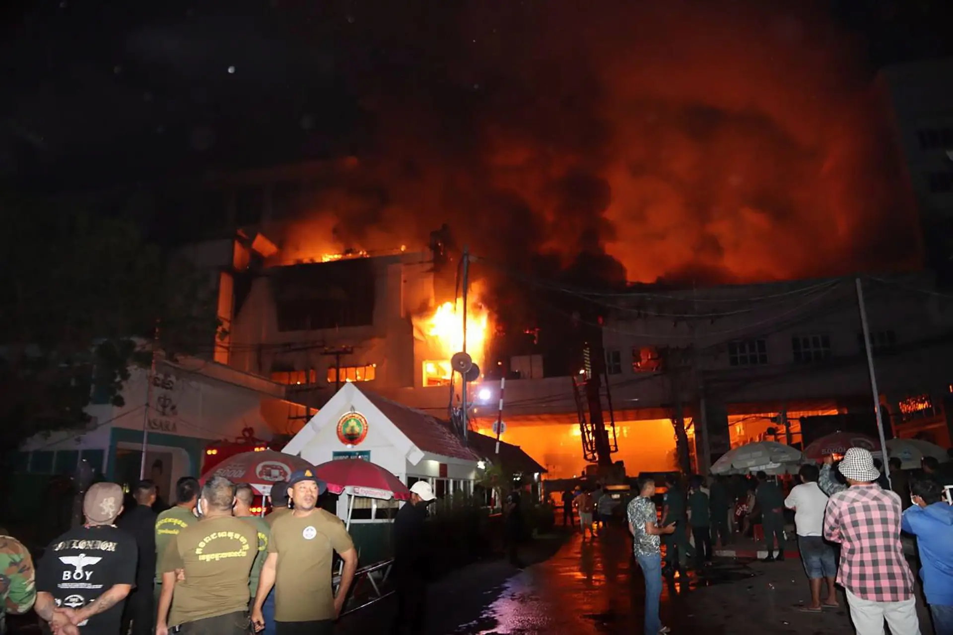 Incêndio num hotel-casino no Cambodja fez 27 mortos nas vésperas de ano novo