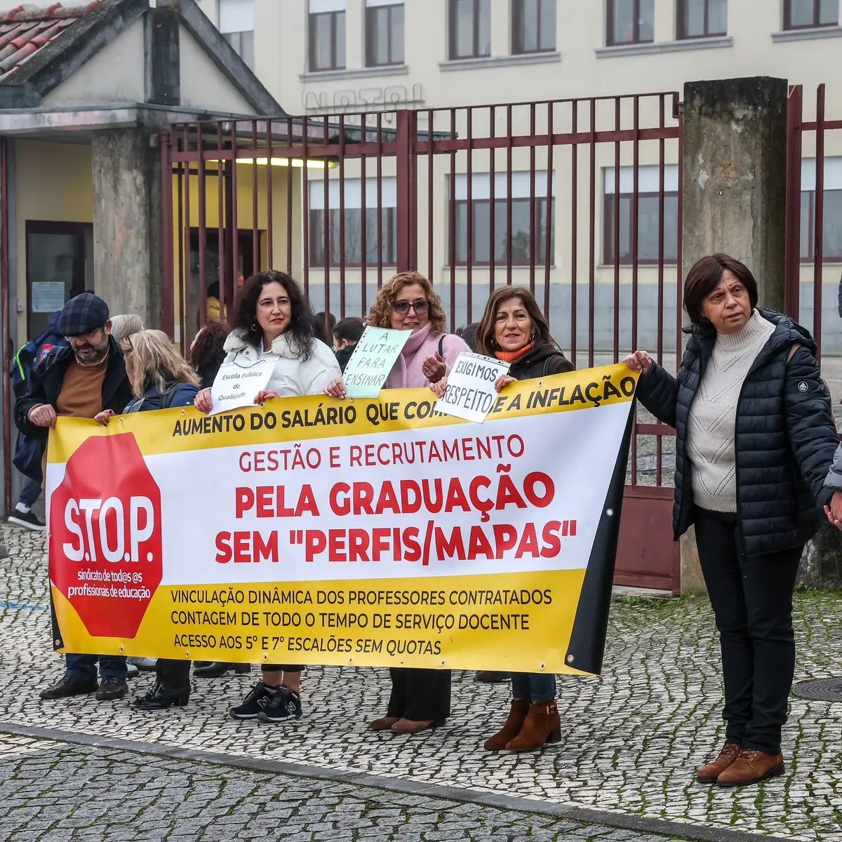 Mais de 115 escolas fechadas devido à greve, assegura sindicato