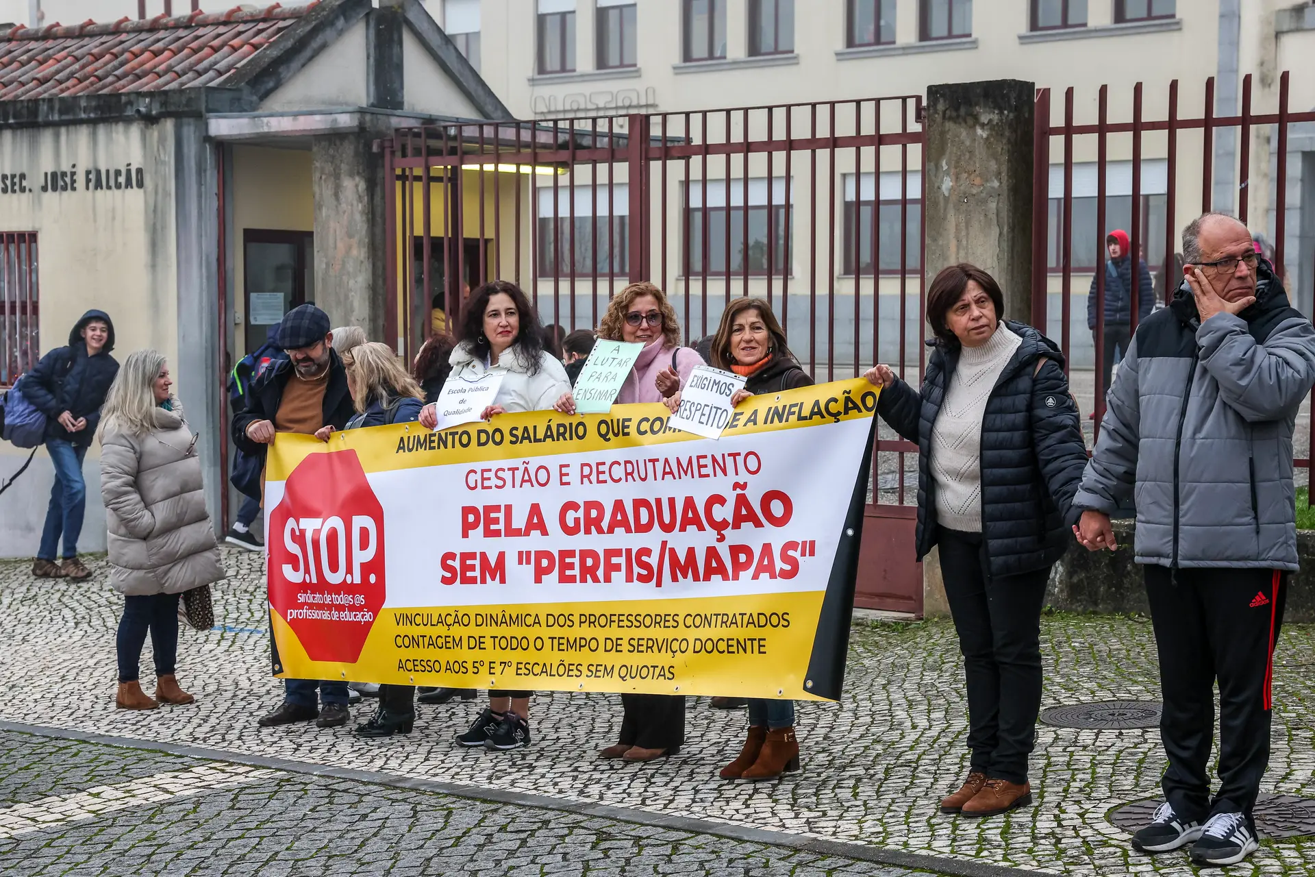 Mais de 115 escolas fechadas devido à greve, assegura sindicato