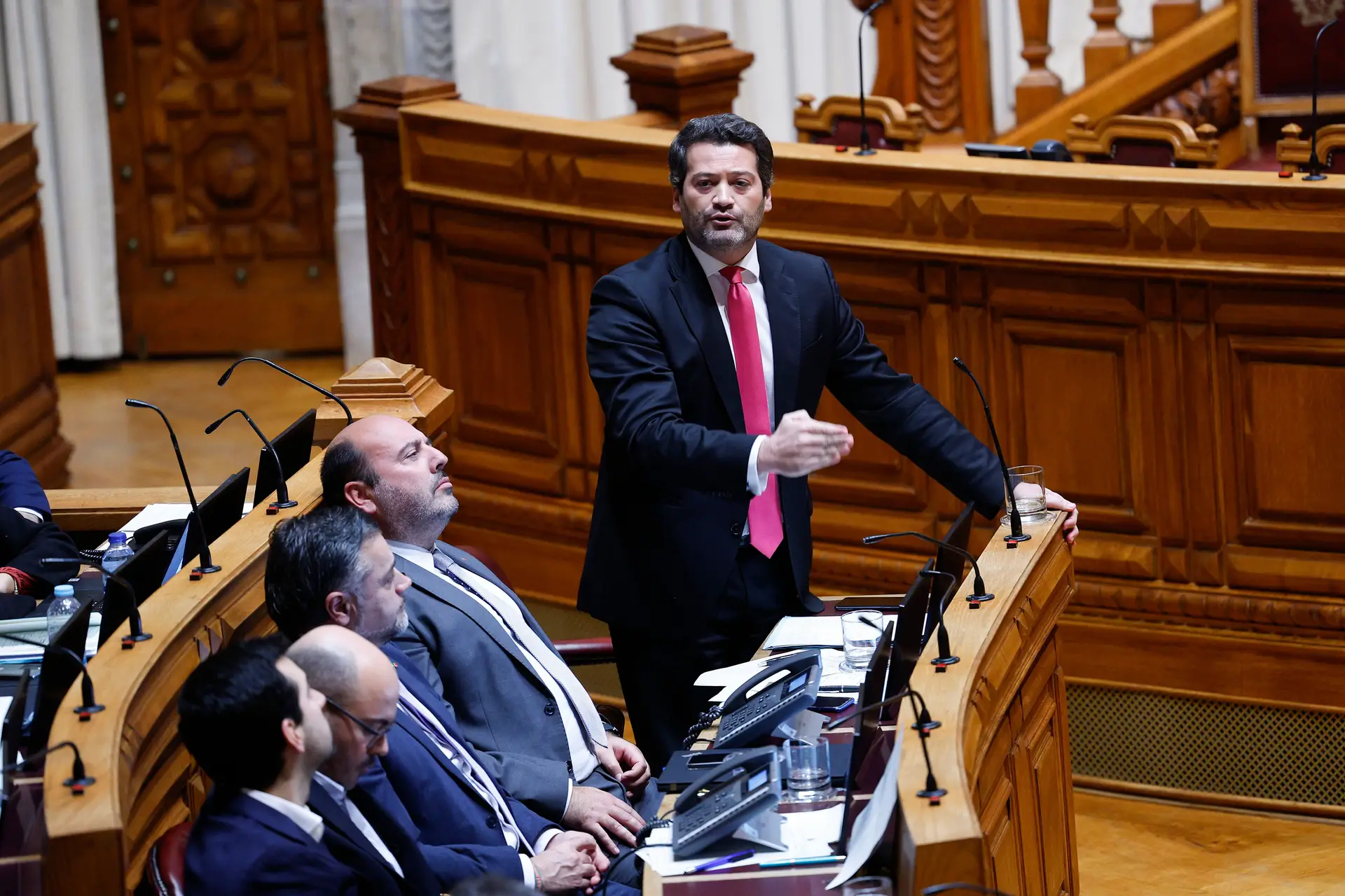 Nem à quarta foi de vez... Parlamento volta a rejeitar candidato do Chega a vice-presidente