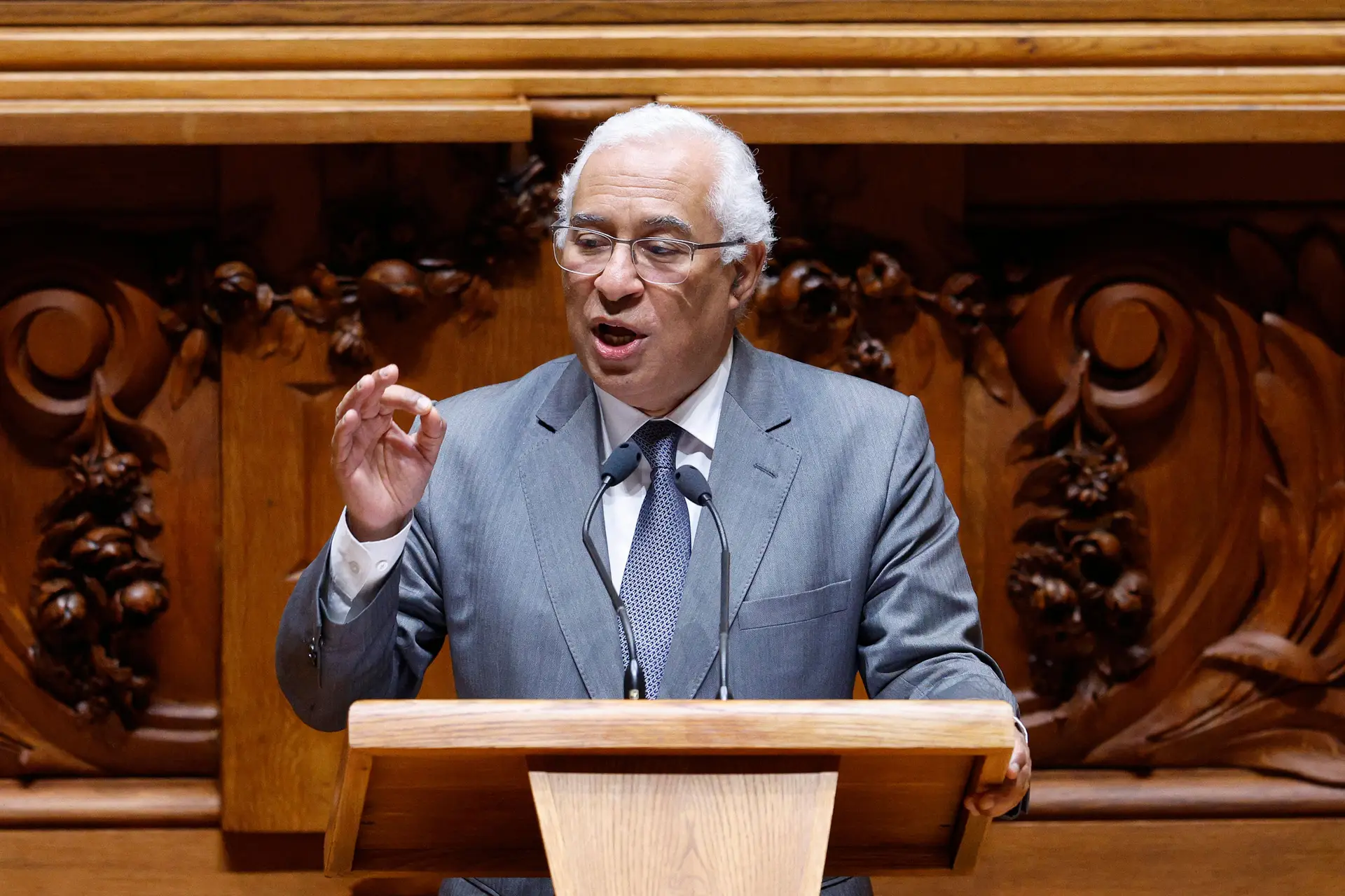 "Nem na censura ao Governo, a direita se consegue entender"
