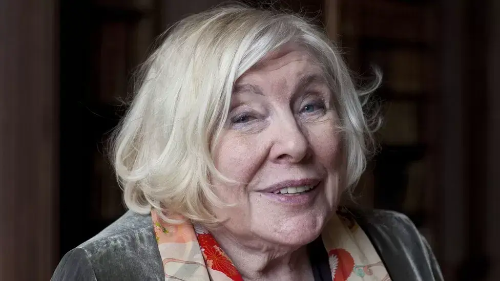 Morreu a controversa escritora britânica Fay Weldon