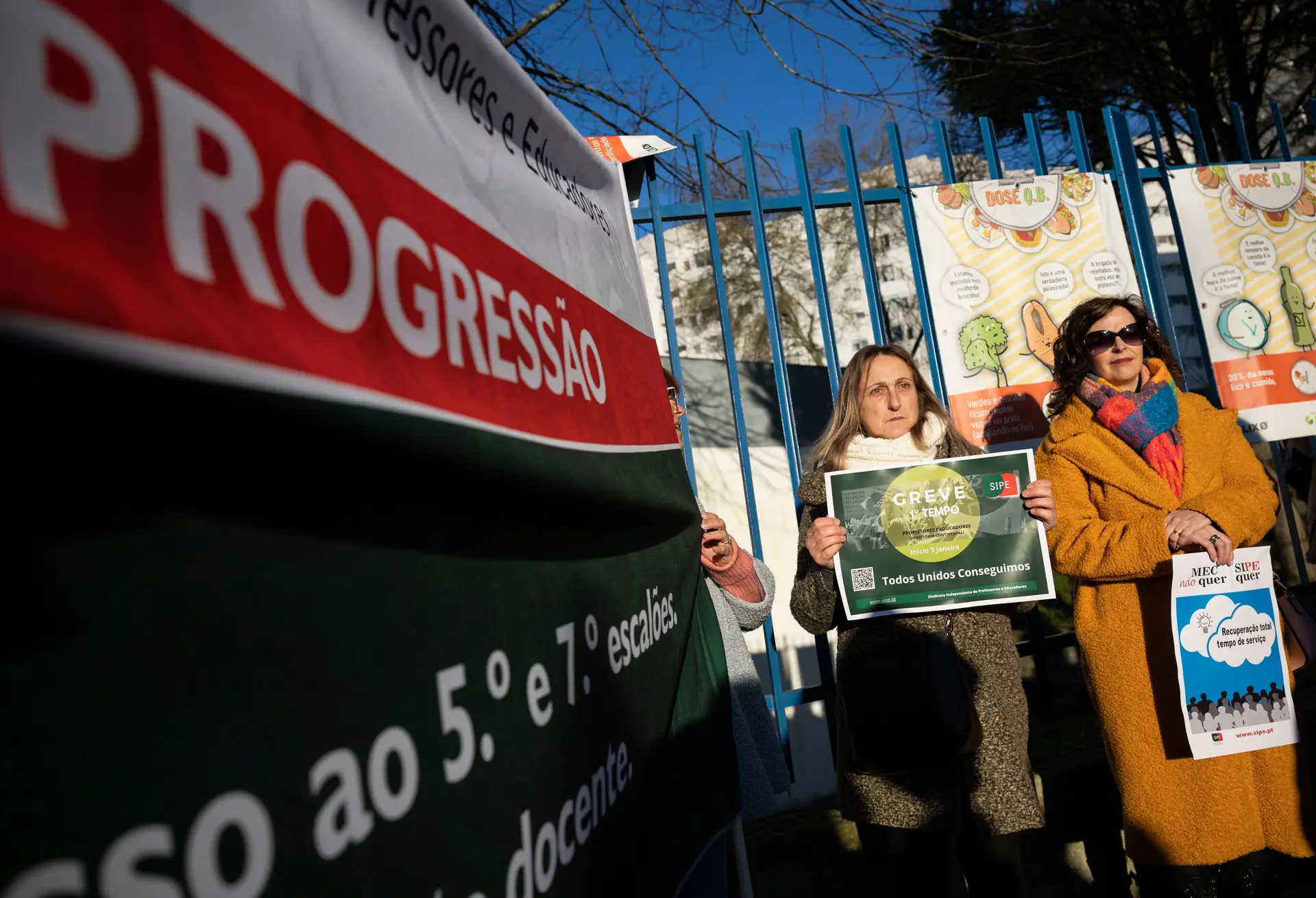 Professores em protesto: Governo convoca sindicatos para negociações