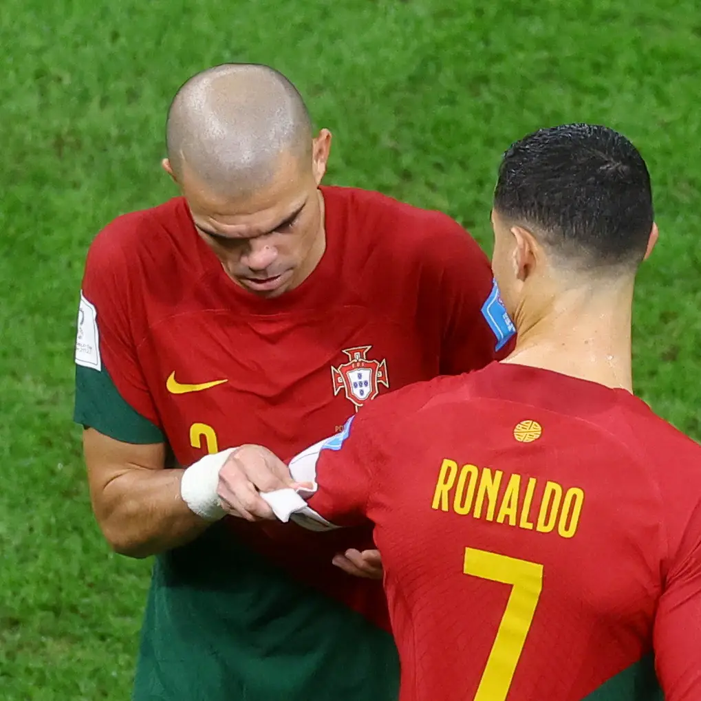 Pepe diz que Ronaldo é o melhor jogador do mundo e da história do futebol  - SIC Notícias