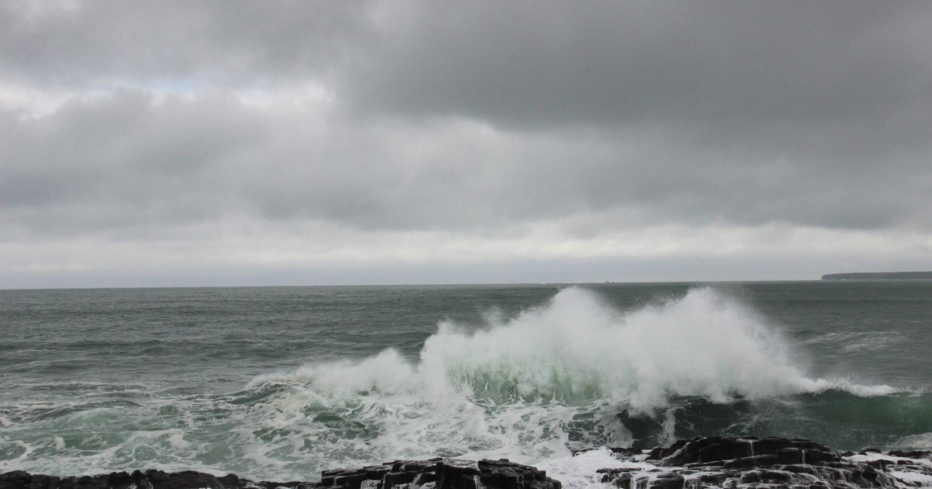 Severe Weather Alert: 12 Districts in Portugal Brace for Heavy Seas and Snowfall