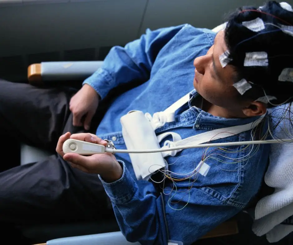 "Classificação automática" e em tempo "quase-real" de crises de epilepsia