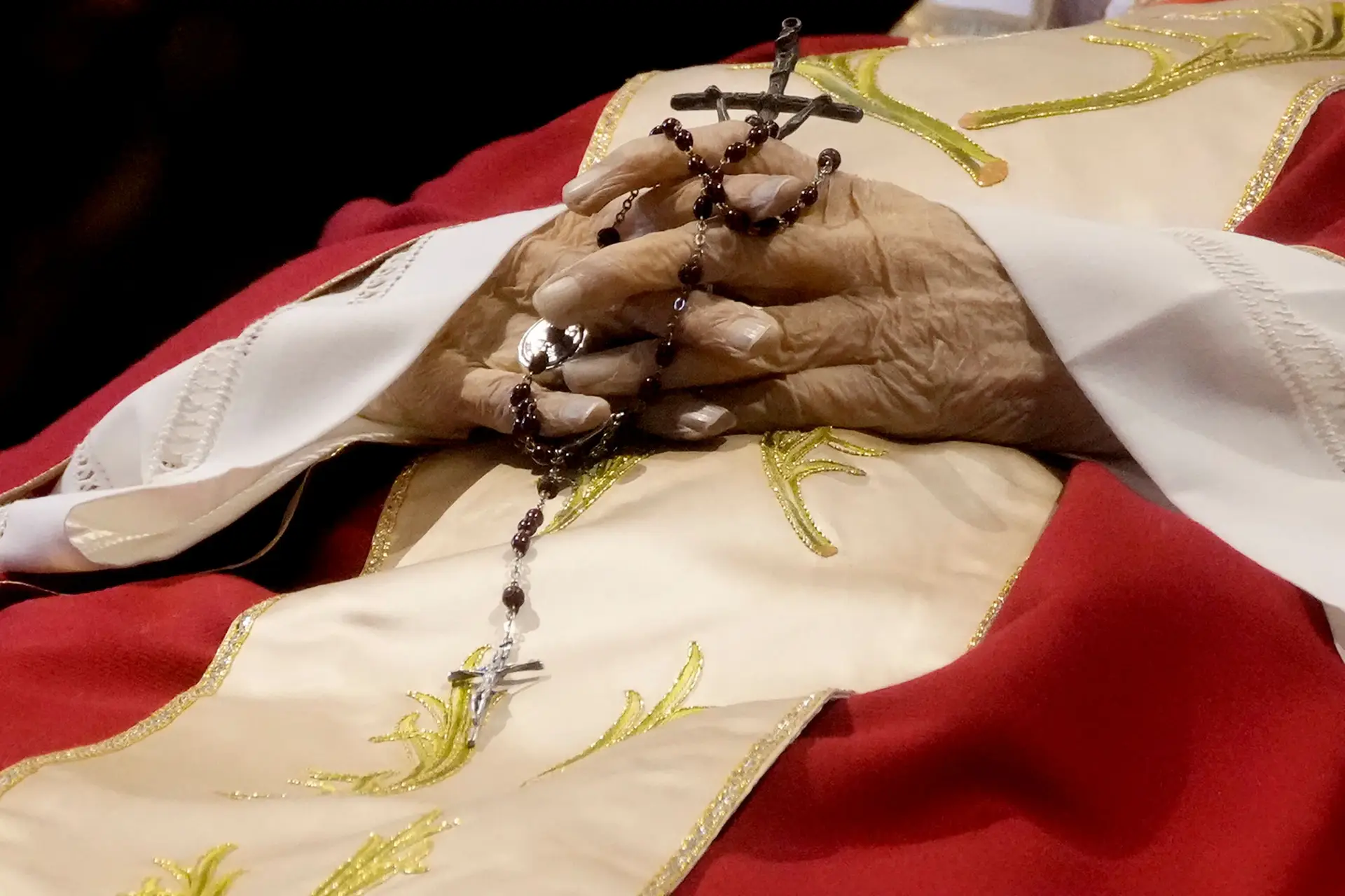 Túmulo de Bento XVI pode ser visitado a partir de domingo