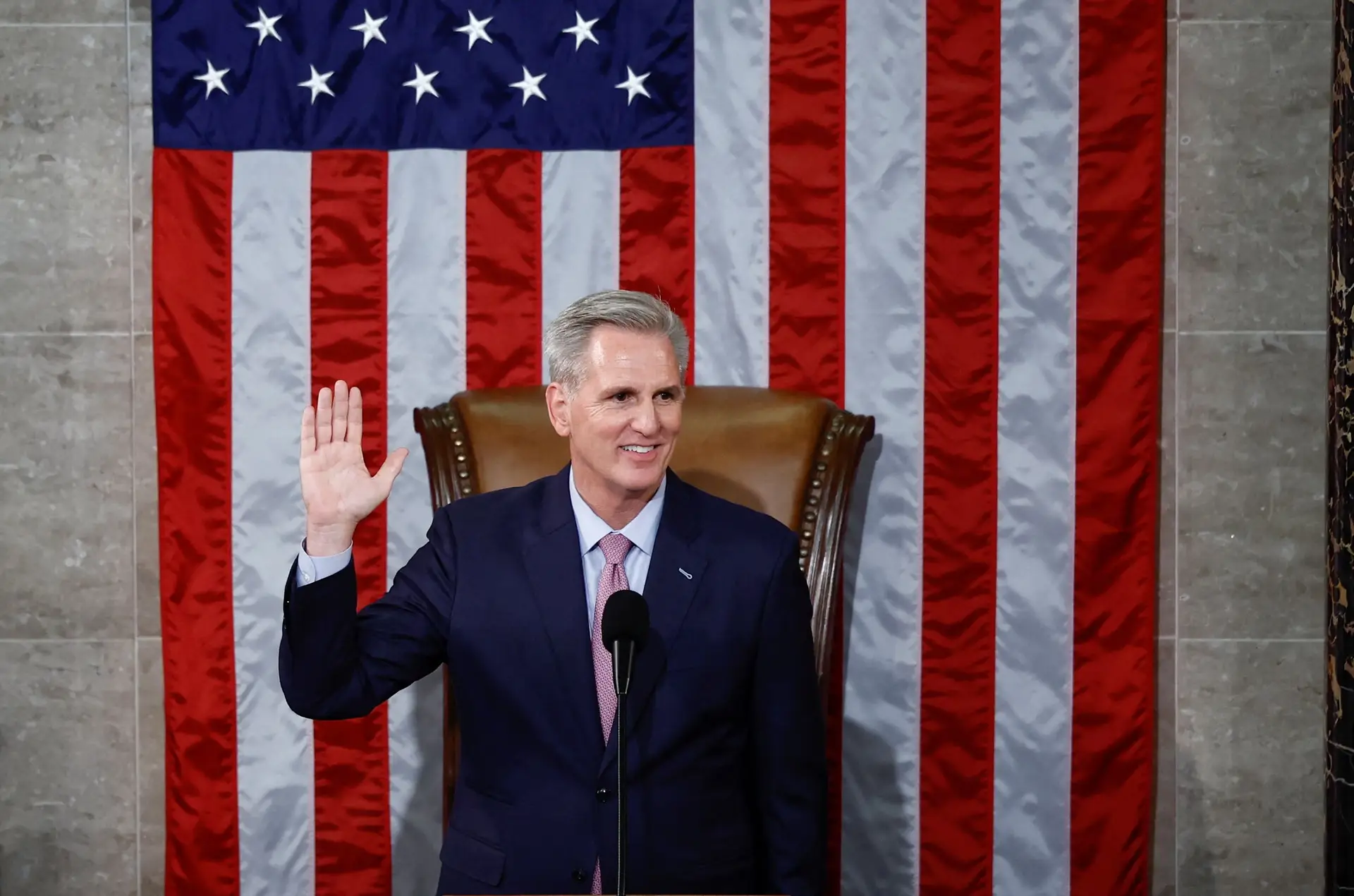 McCarthy eleito líder Câmara de Representantes dos EUA