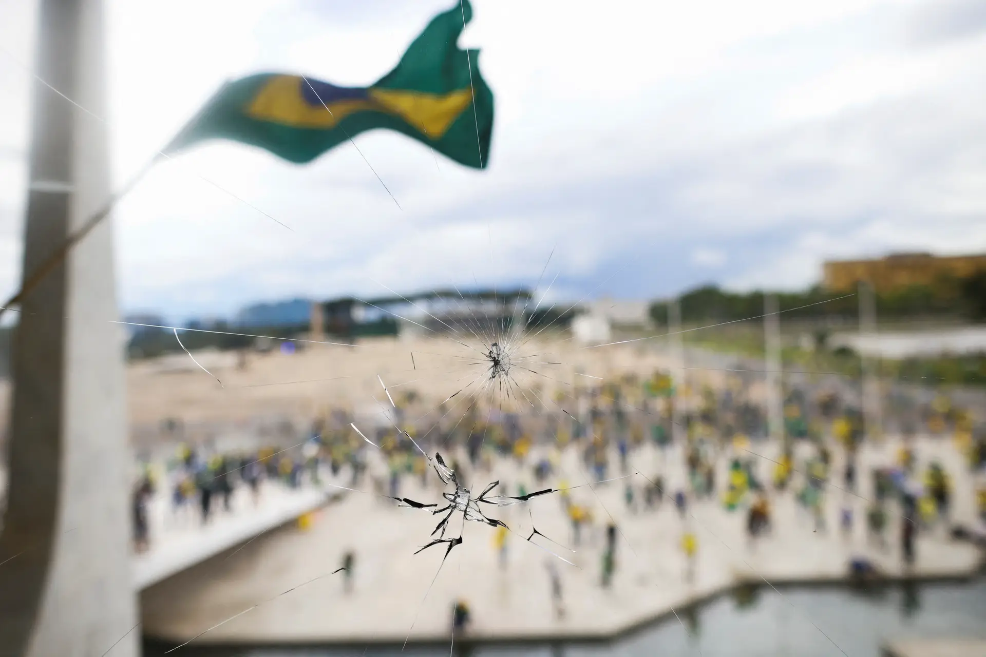 Invasão em Brasília: forças de segurança recuperam controlo do Supremo Tribunal