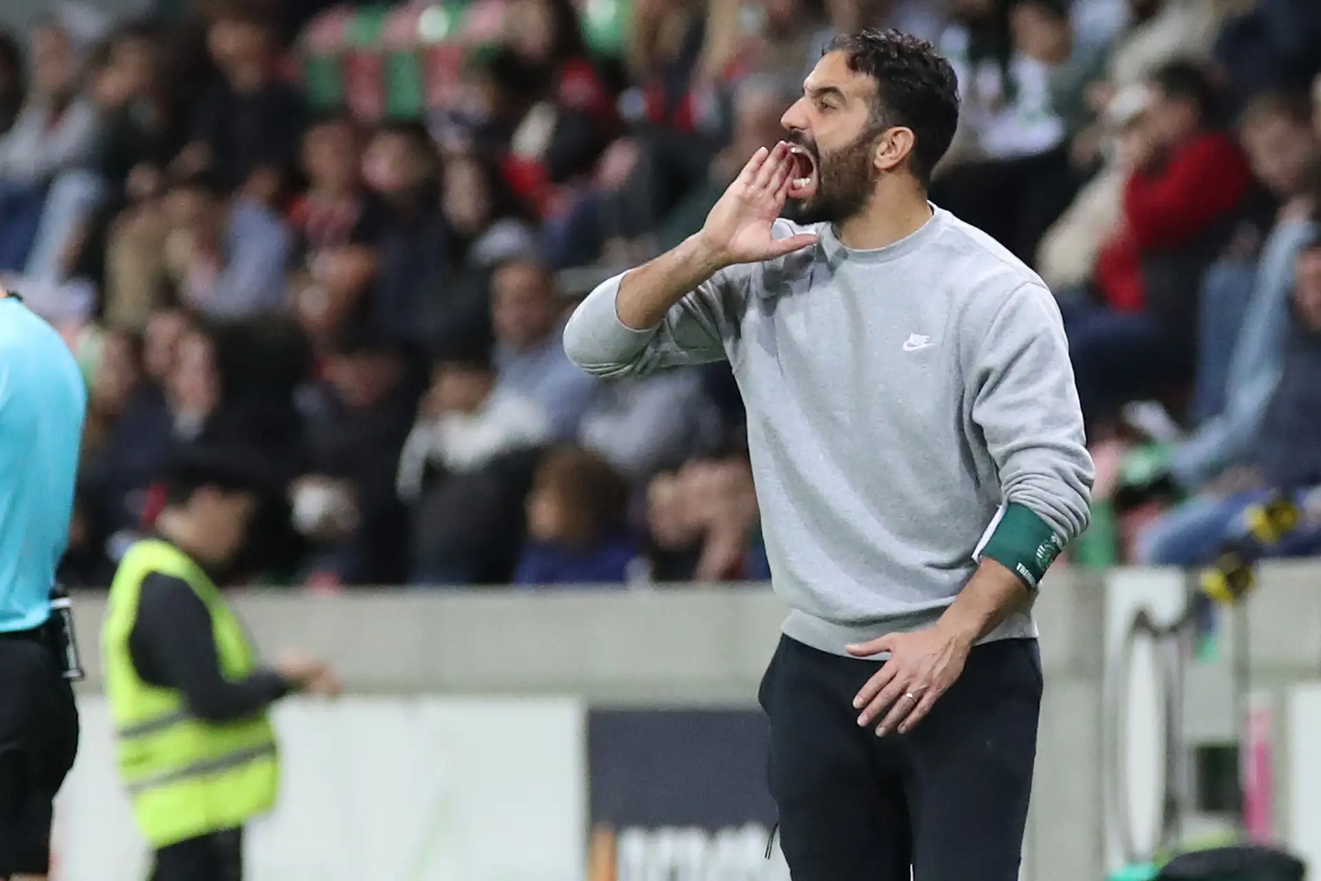 Treinador do Sporting pede desculpa a Pedro Gonçalves pela reação no momento do penálti