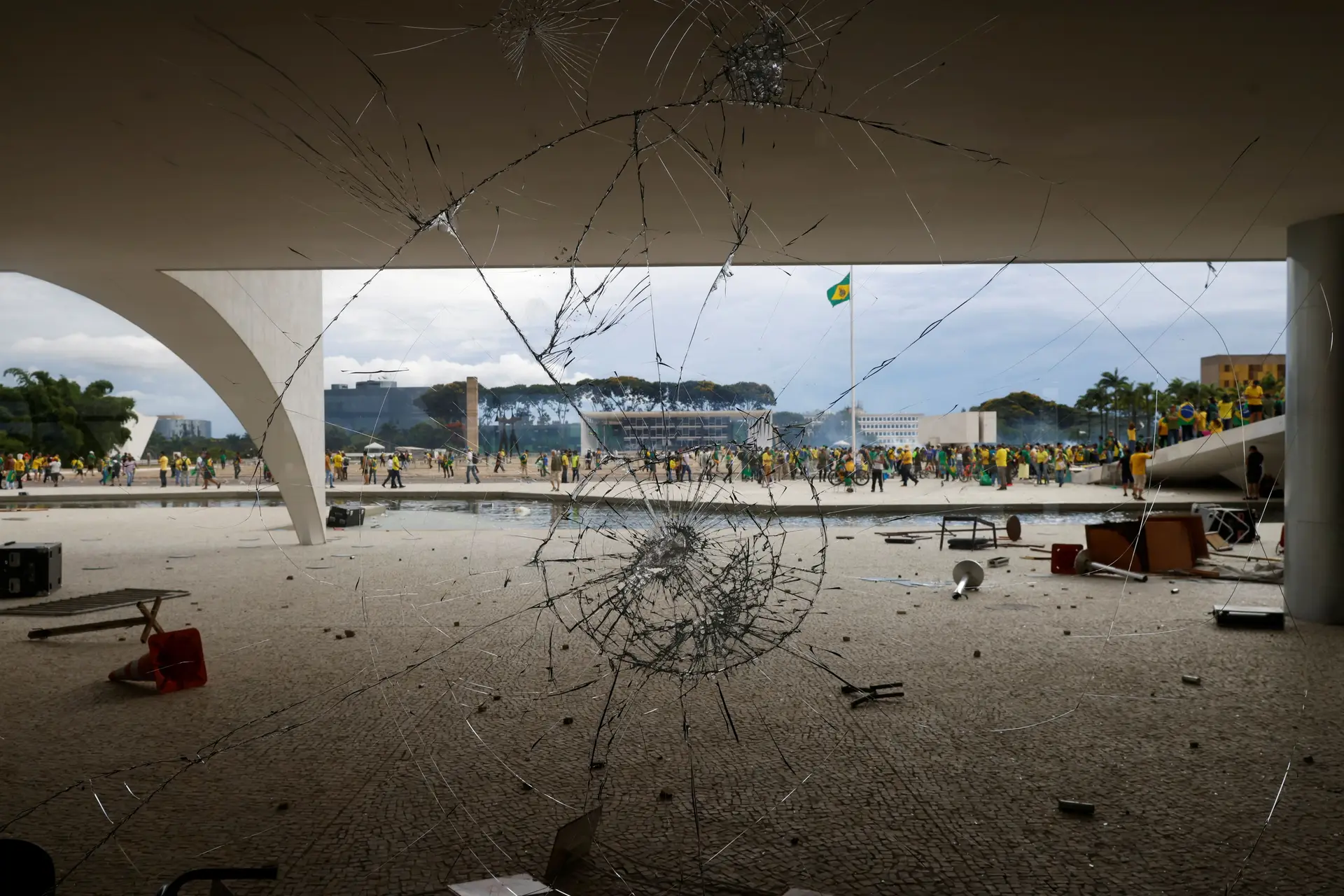 Apoiantes de Bolsonaro tomam Congresso, Planalto e Supremo