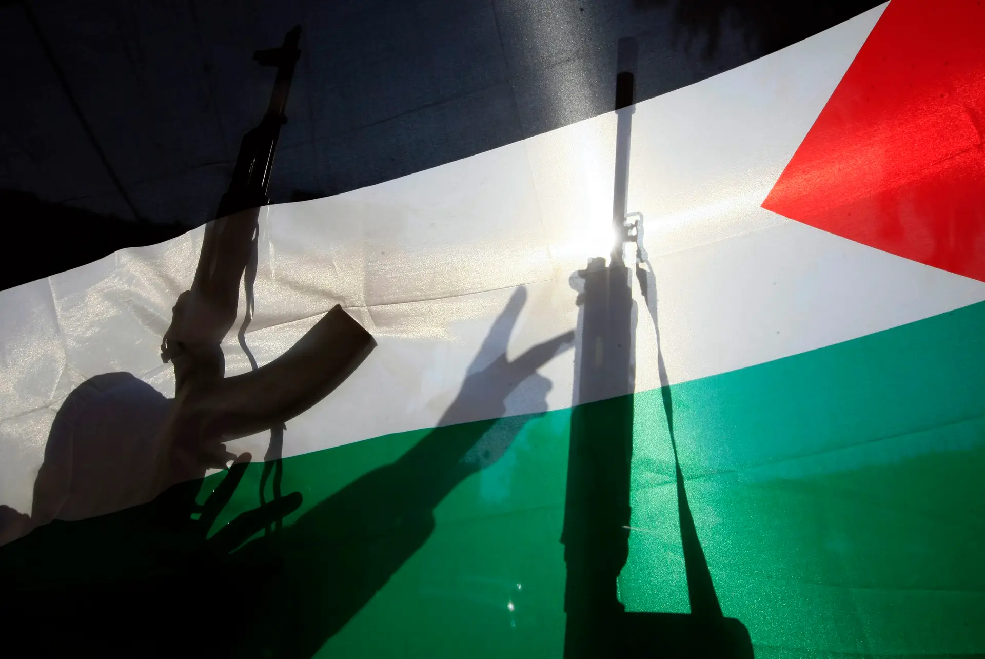 Governo de Israel proíbe bandeiras palestinianas em espaços públicos