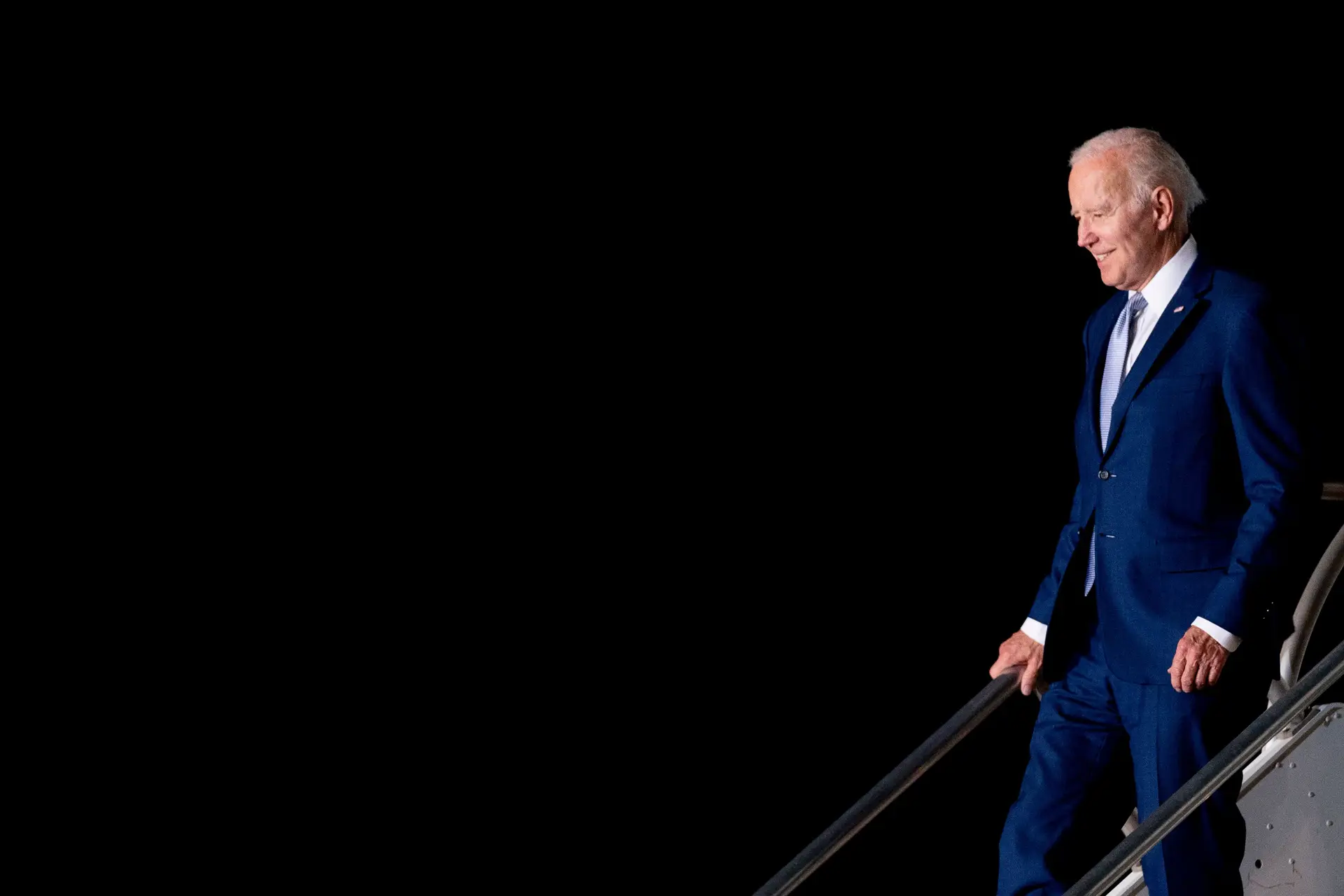 Biden vai falar com Lula e garante que não teve "contacto direto" com Bolsonaro