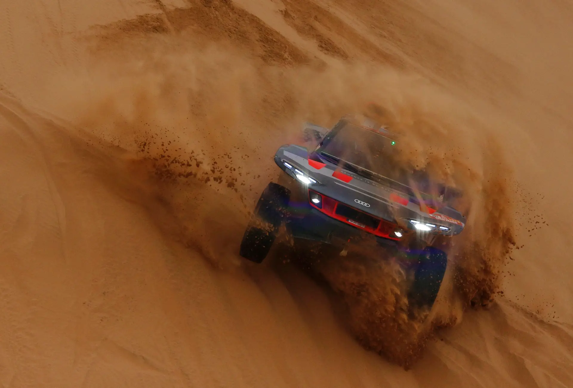 Pilotos espanhóis Sainz e Barreda abandonam Dakar 2023 após acidentes