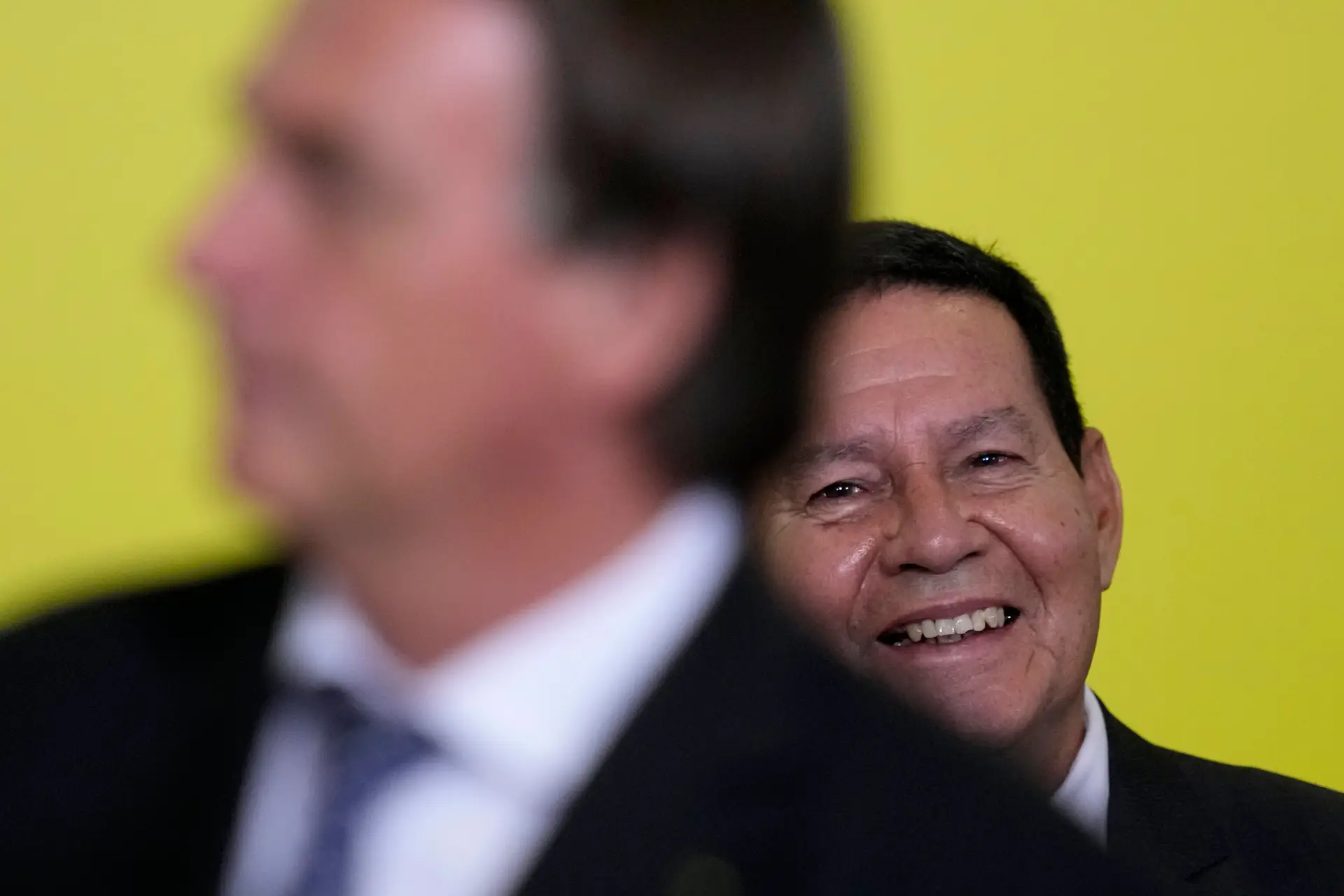 Vice de Bolsonaro acusa Governo de atuar de forma "desumana e ilegal" com manifestantes