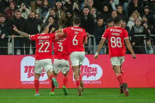 Benfica vence Varzim e segue em frente na Taça de Portugal