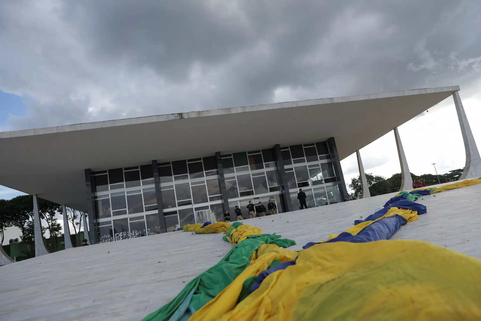 Detido durante invasão em Brasília diz que militares tentaram ajudar na fuga