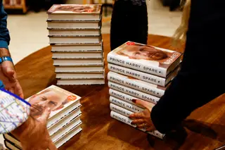 Autobiografia do Príncipe Harry já foi lançada em Portugal