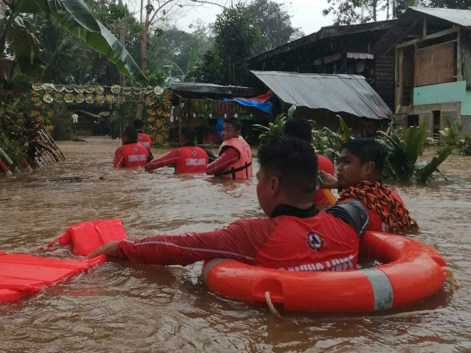 Fortes chuvas causam pelo menos dez mortos e dois desaparecidos nas Filipinas