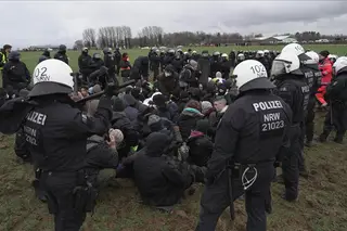 Luta pelo Clima: túneis podem abrandar demolição de aldeia alemã ocupada por ativistas