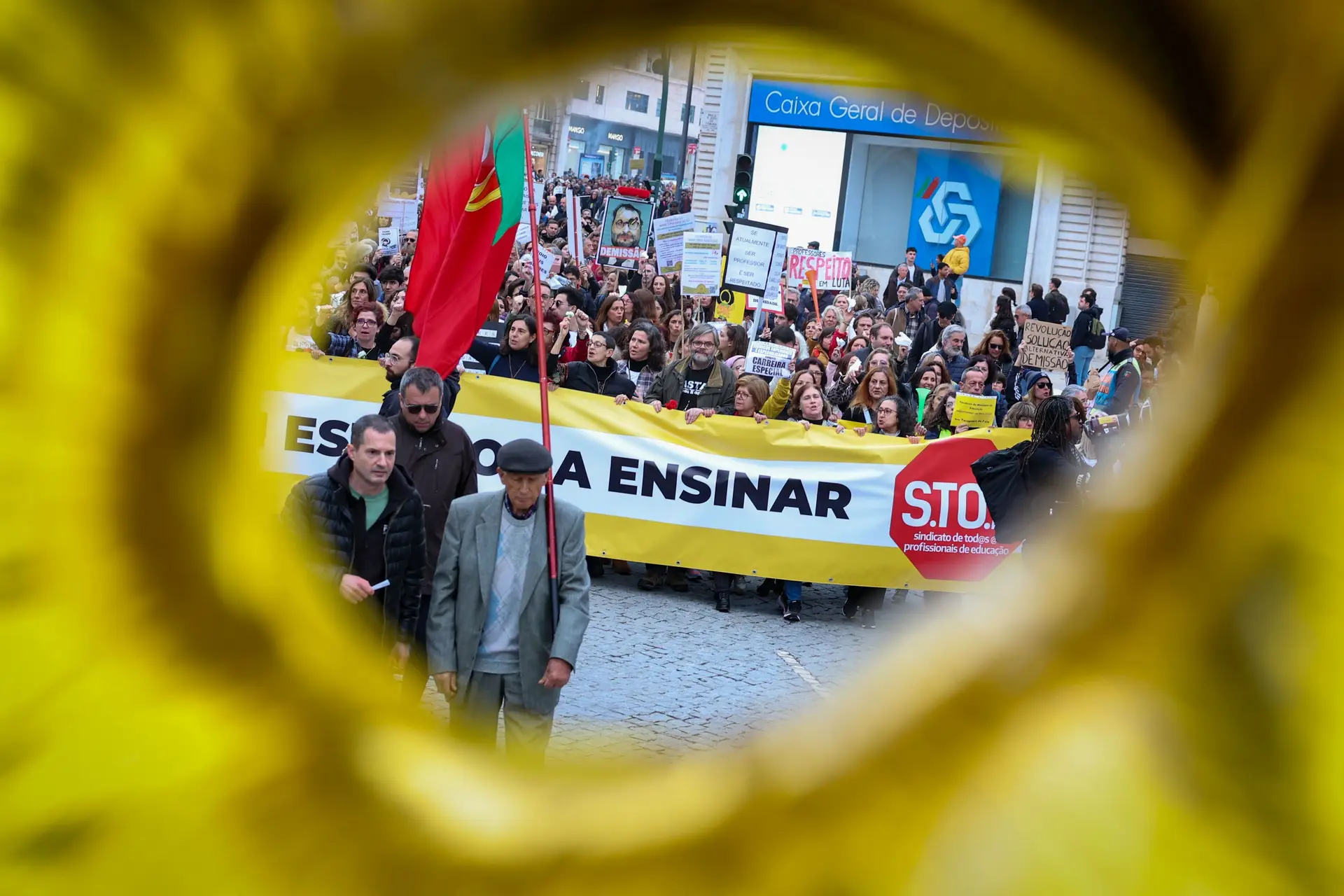 Autoridades negam fiscalizações direcionadas a autocarros de professores