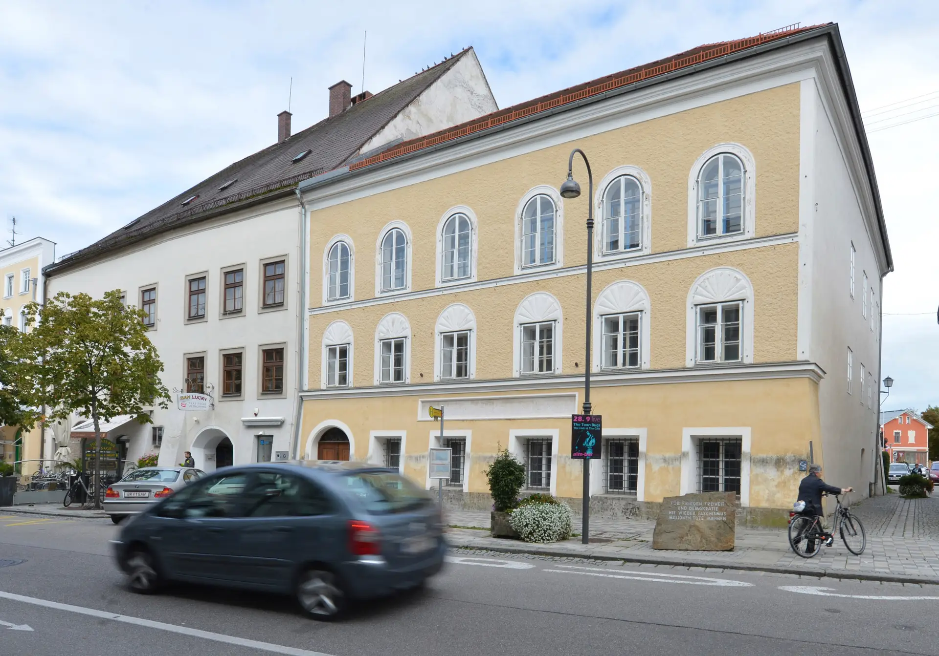 Casa onde nasceu Adolf Hitler, numa localidade da Áustria.