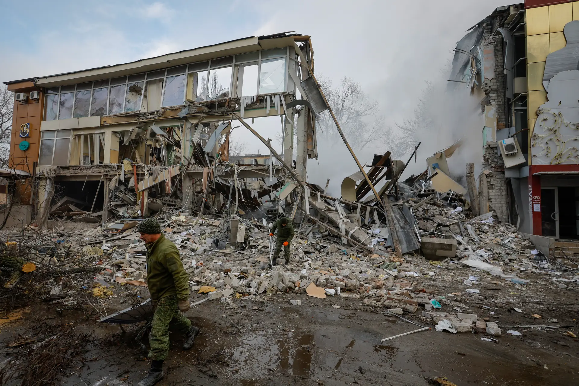 Ataque aéreo da Ucrânia faz dois mortos em Donetsk