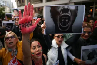 Rostos das execuções "em segredo" e da espera no corredor da morte no Irão