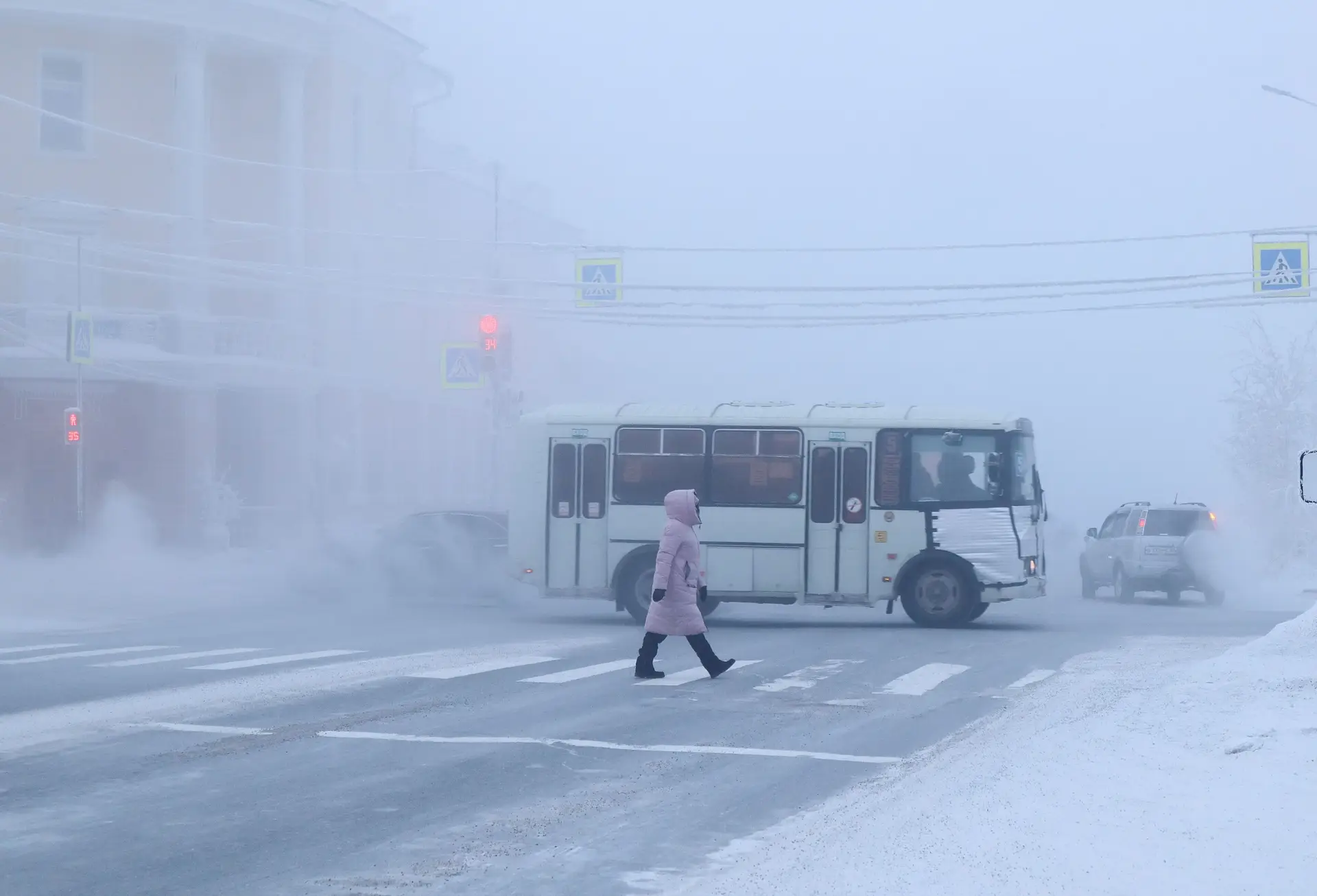 Países nórdicos enfrentam frio extremo (e casas ficam sem eletricidade) -  SIC Notícias