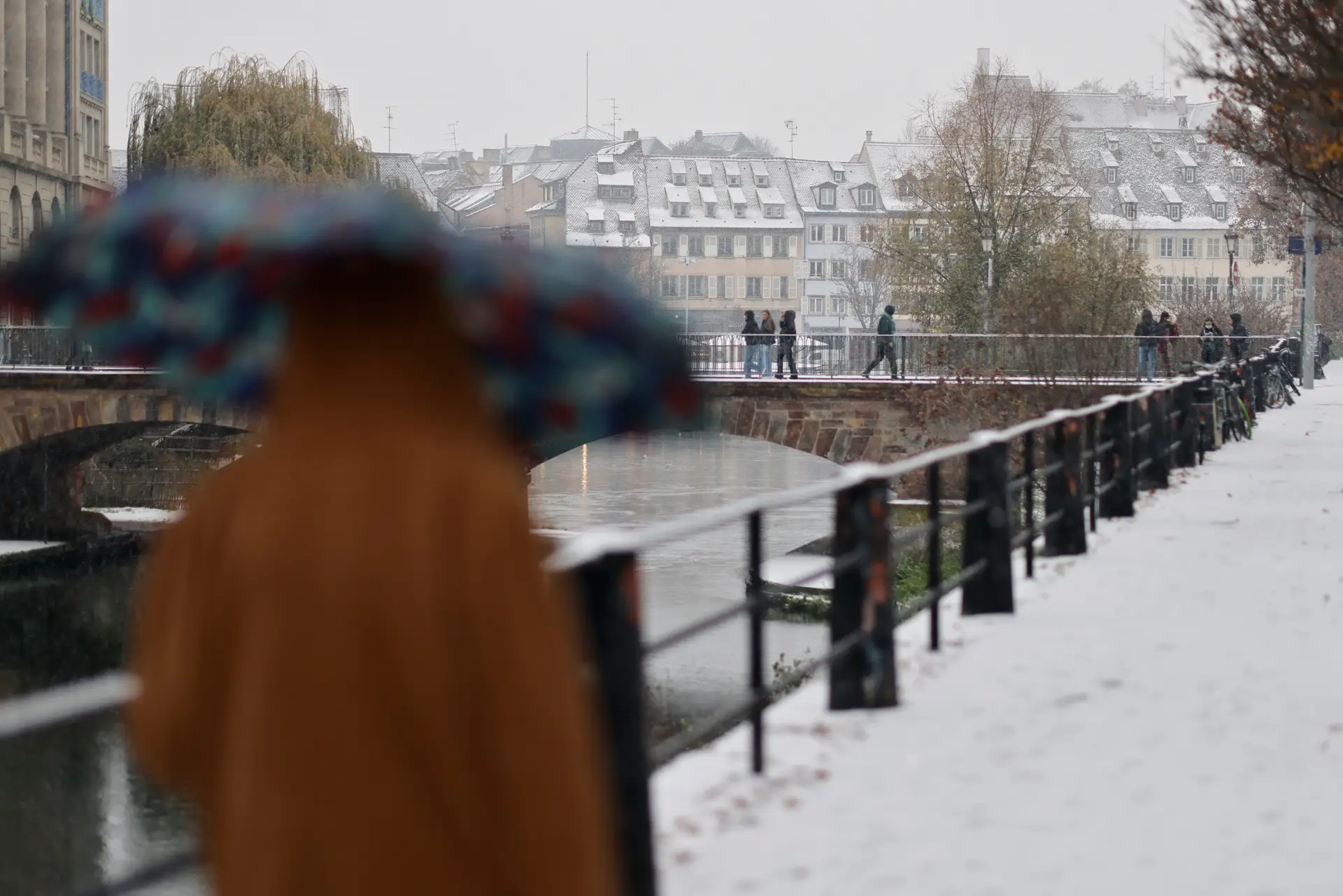 Vaga de frio na Europa: cidades cobertas de neve - SIC Notícias