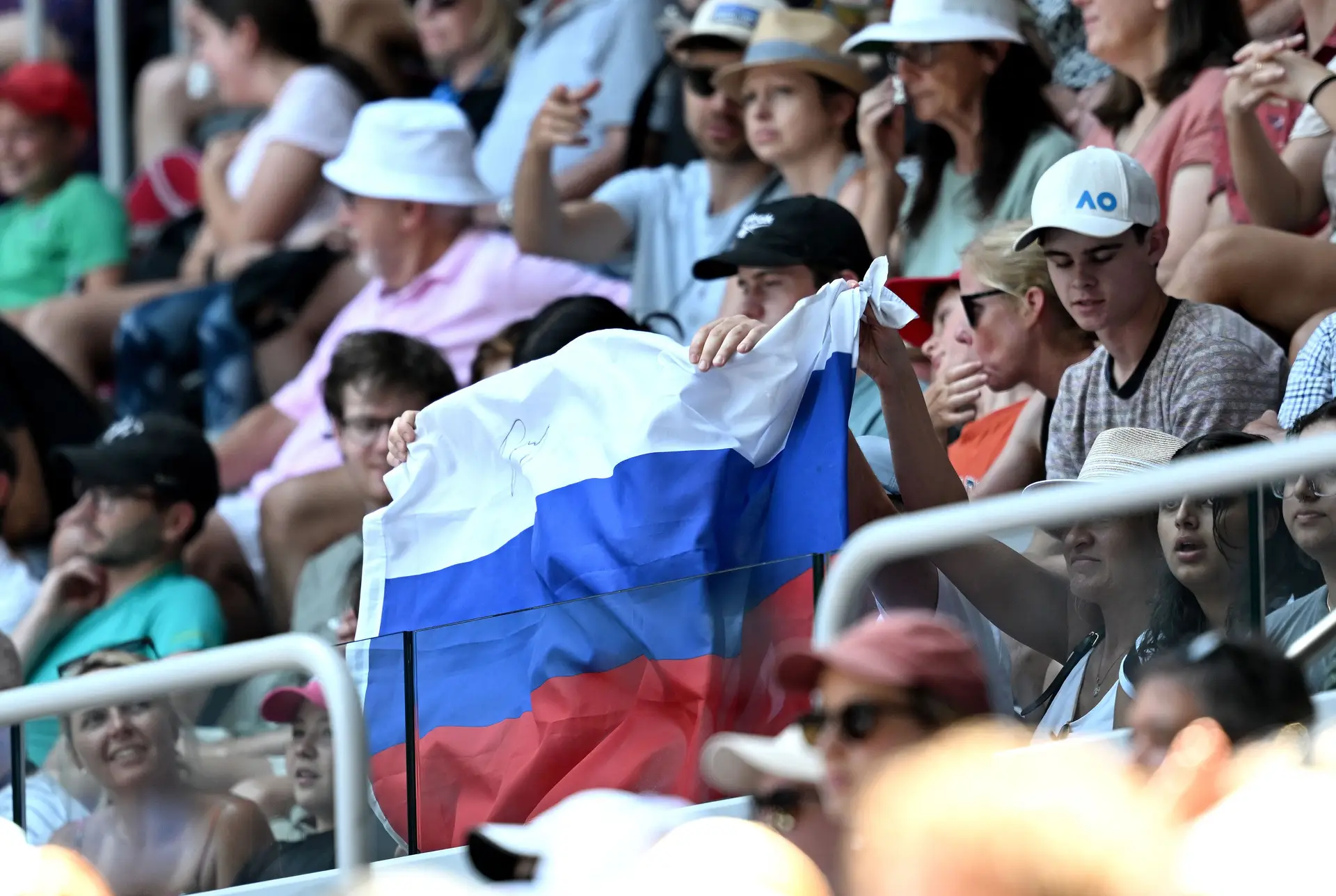 Bandeiras da Rússia e da Bielorrússia proibidas no Open da Austrália