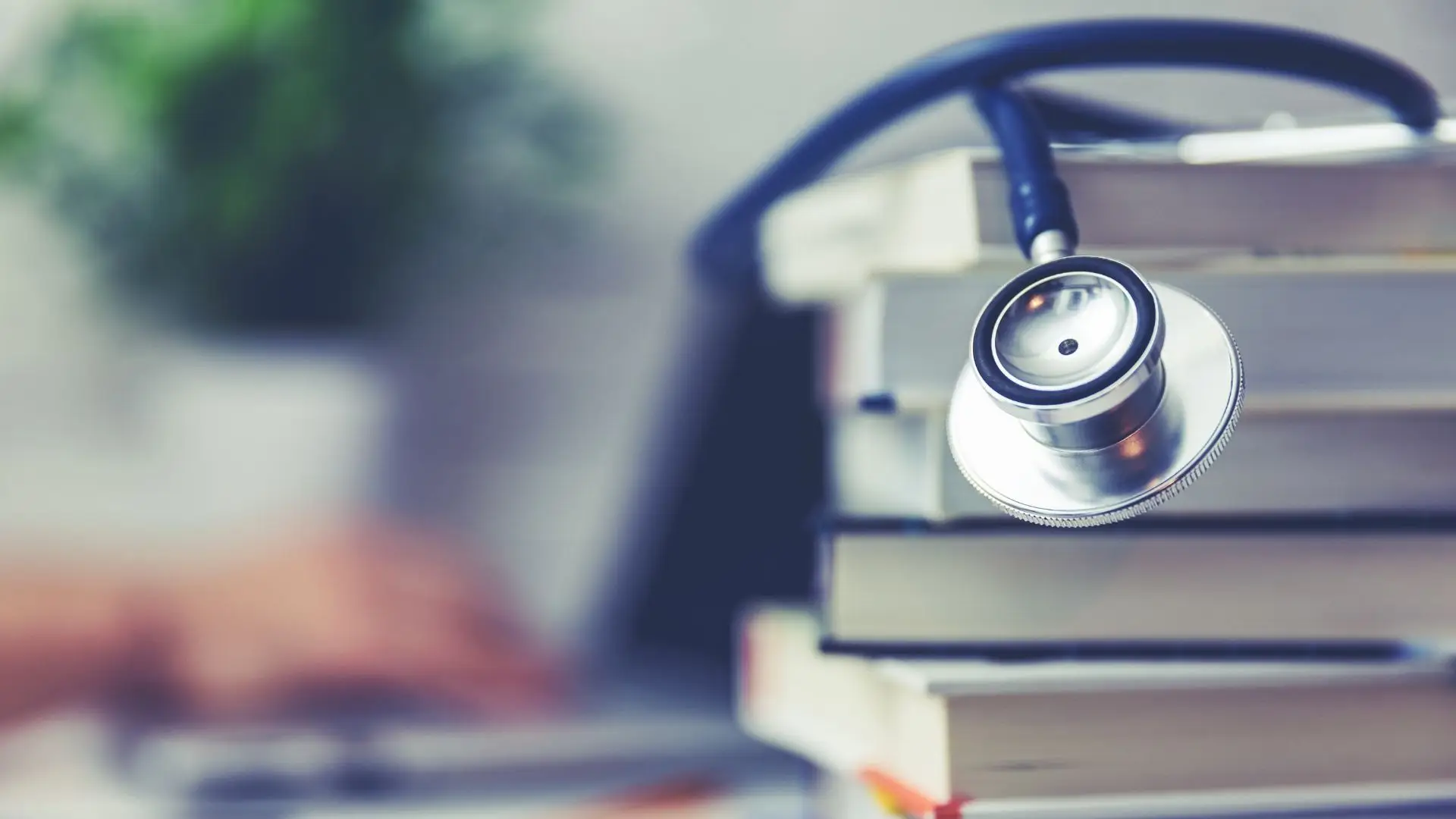 Curso de Medicina na Universidade Fernando Pessoa: Ordem pediu revogação, mas Agência mantém decisão