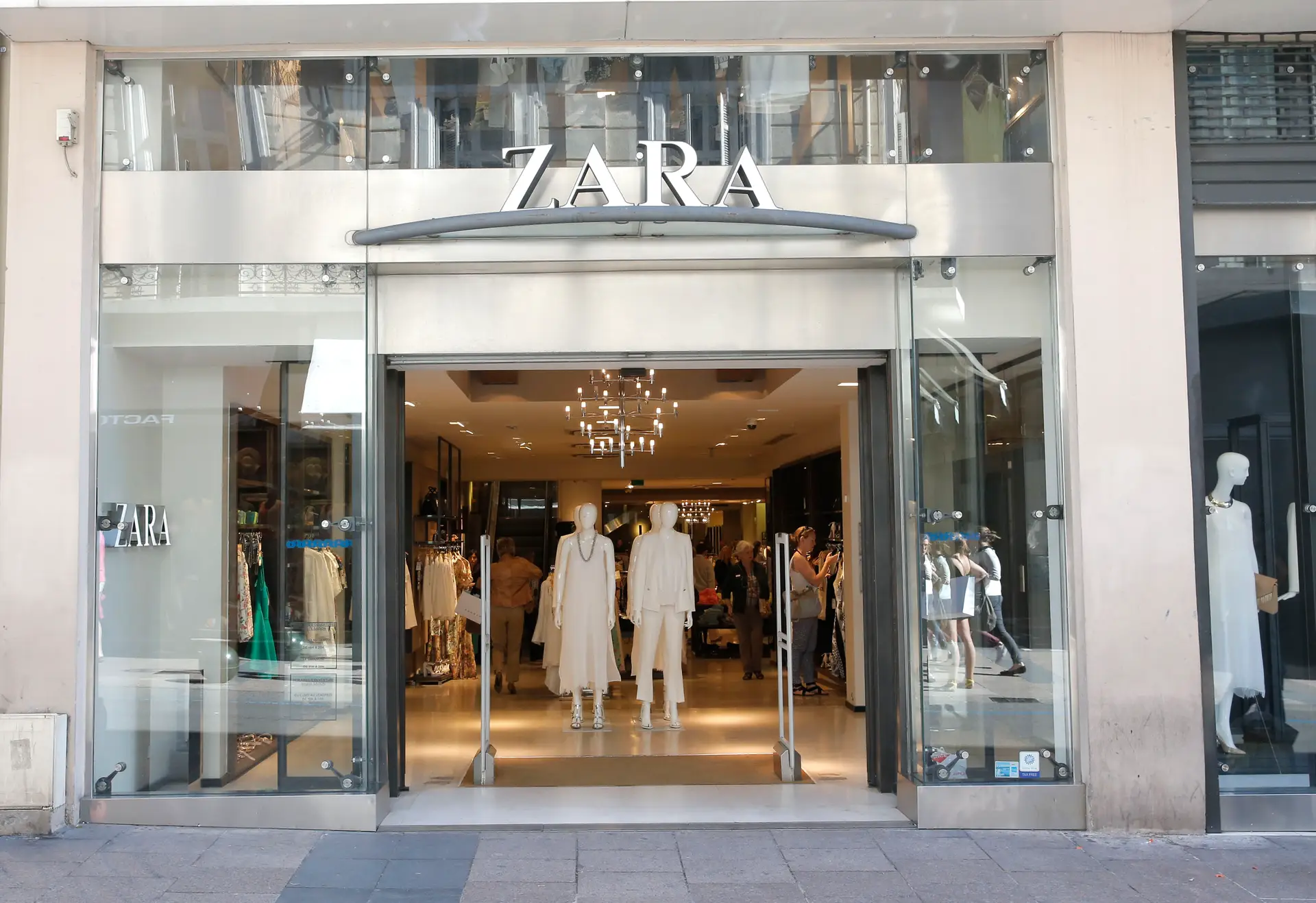 Zara acusa empresa norte-americana de "roubar" artigos e vendê-los a "preços exorbitantes"